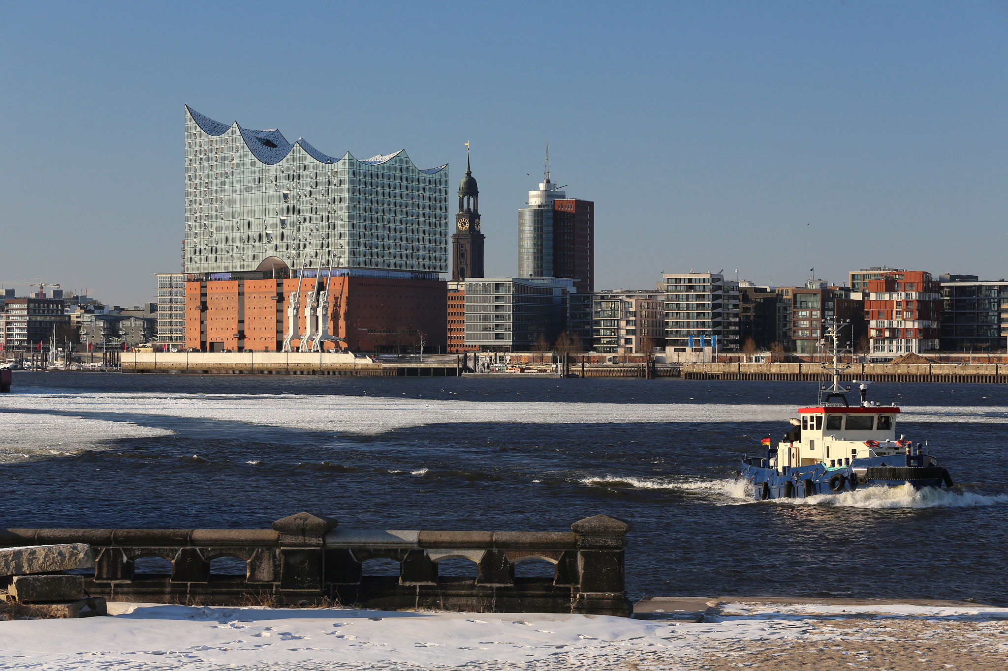 view on elbphilharmonie