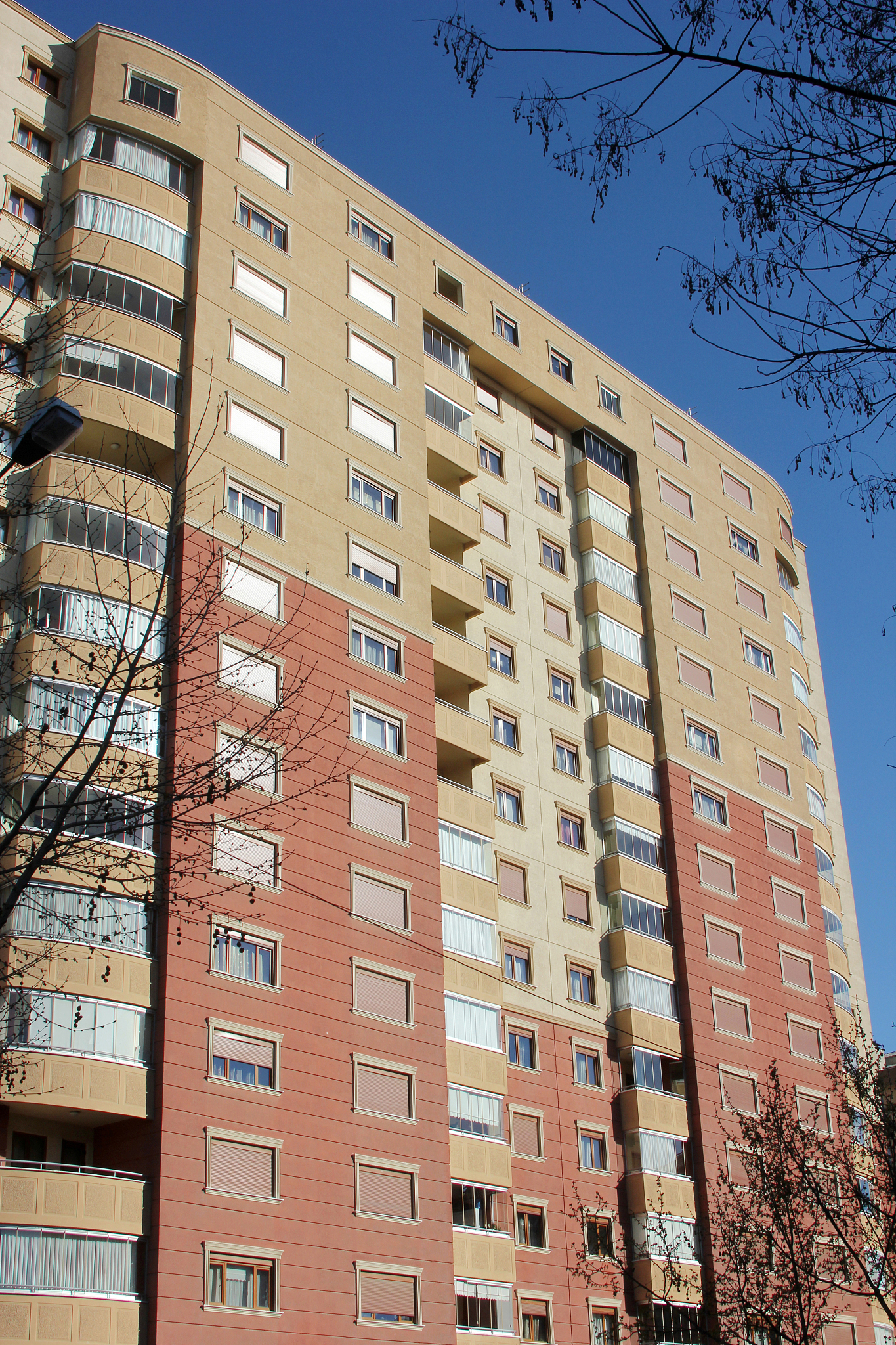 钢化玻璃的编号用250字帮我详细描述