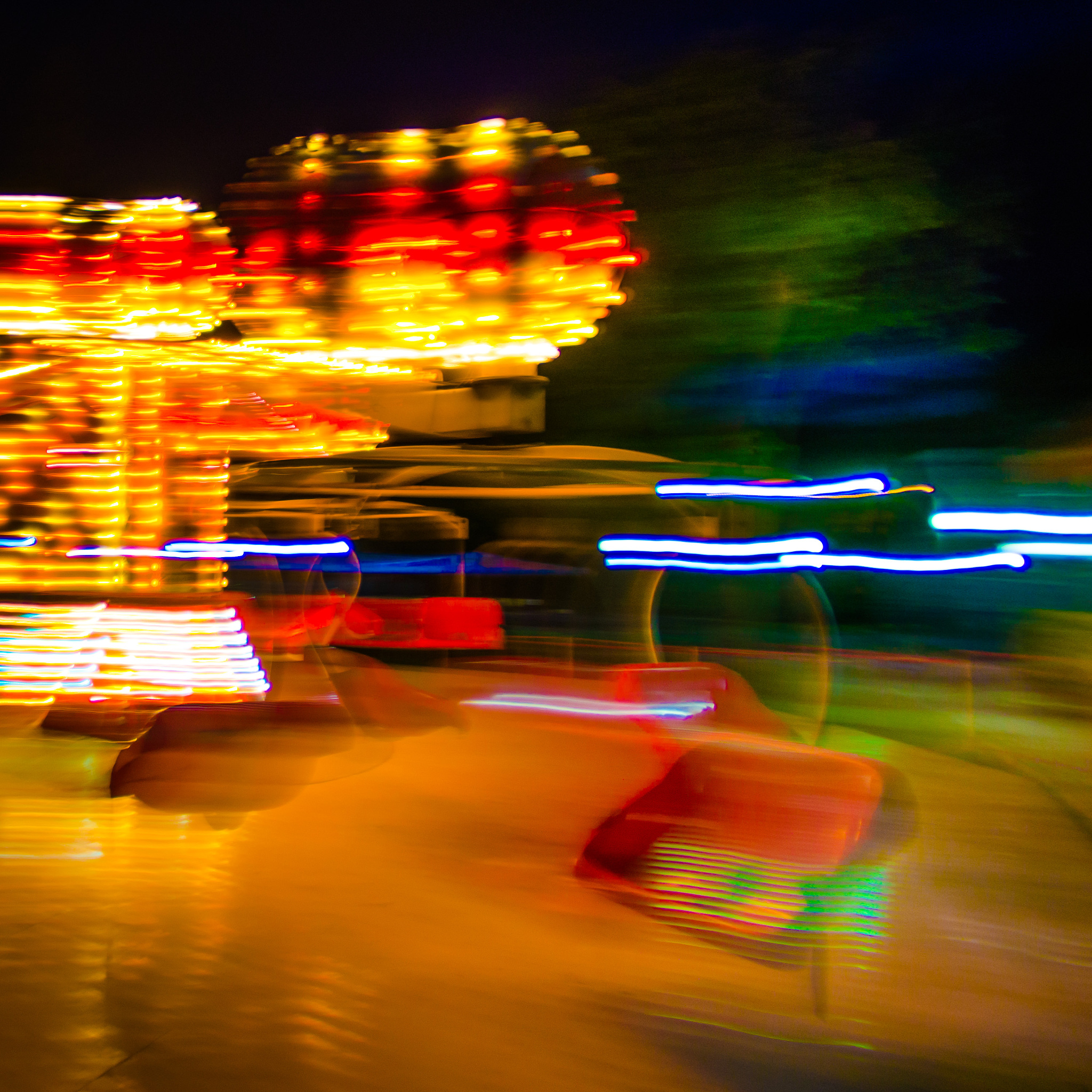 夜游运河：童话般的夜晚之旅