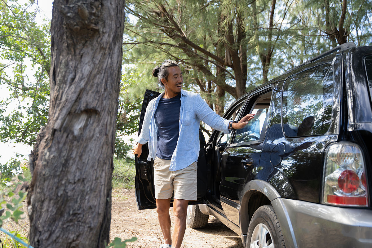 帮忙写一份总结主要总结自己上学期间的思想、学习、生活、社会工作、社会活动等诸方面的情况要求如实具体反映：对党的路线、方针、政策的认识和态度；遵守国家法纪、执行本校成人高等教育规章制度的情况；端正学习目的、完成学习任务的情况；在工作单位完成本职工作的情况；学以致用的情况等。请认真填写。不少于 500 字。