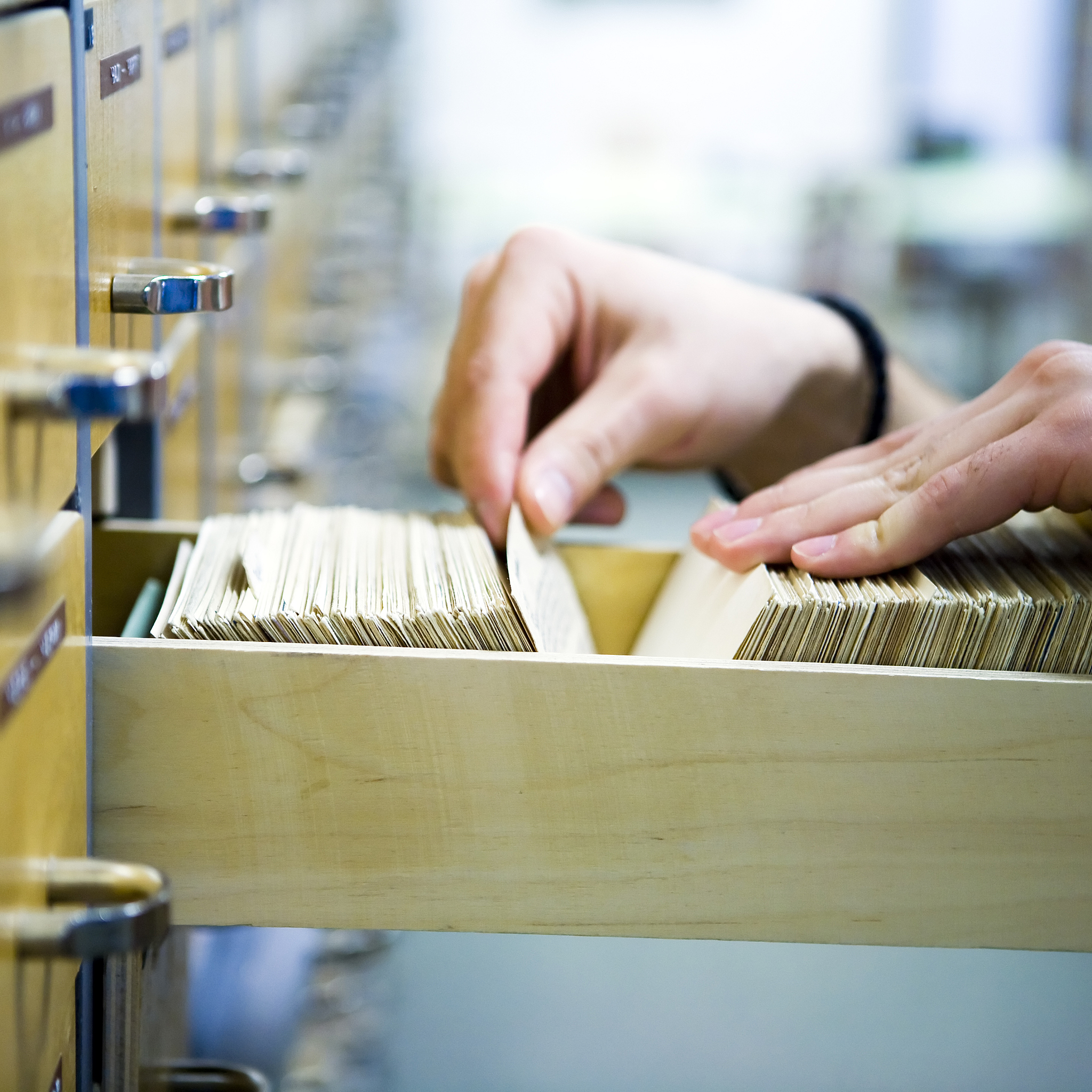 档案管理牌：高效管理文件和信息的工具