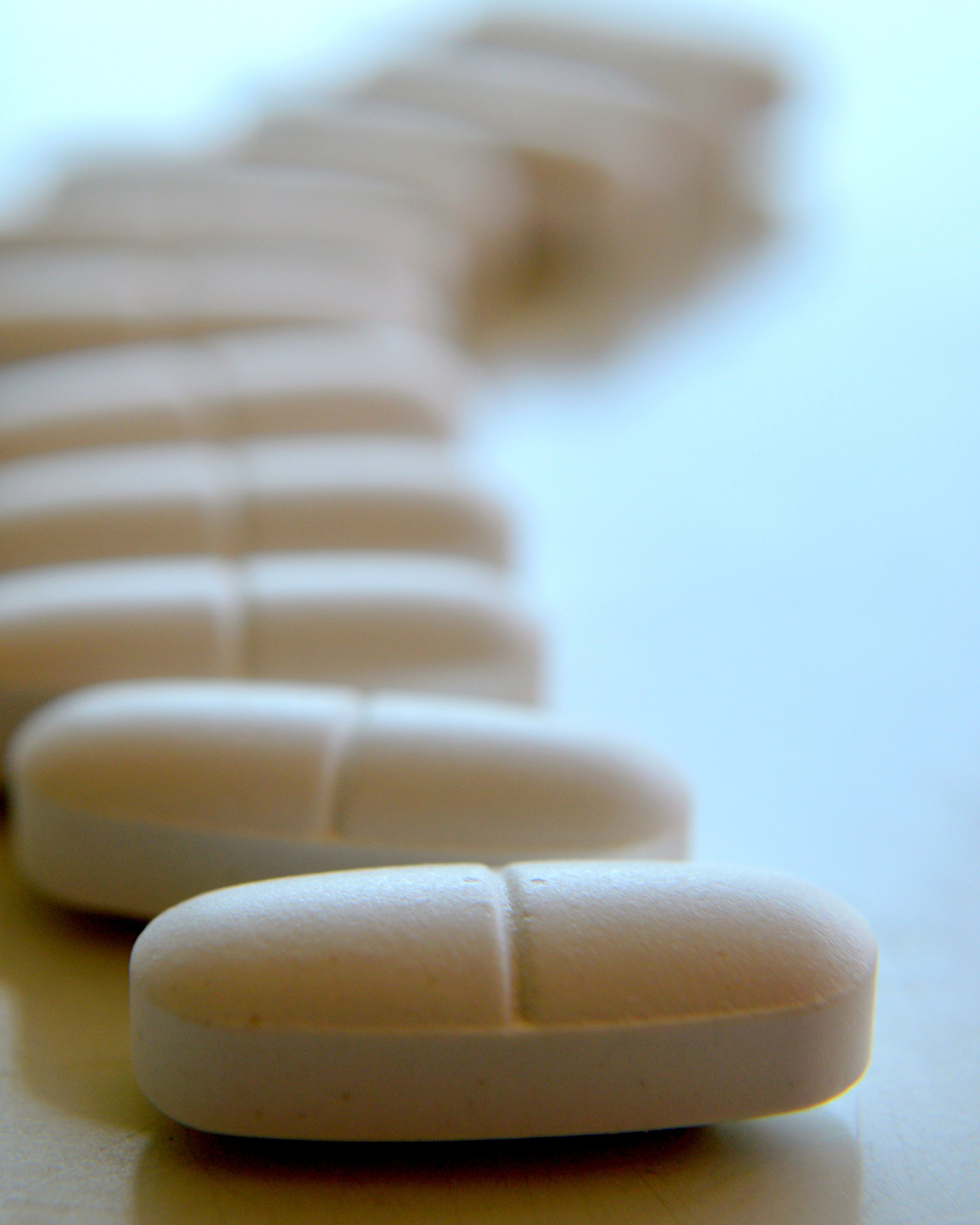 骨质疏松：症状、原因、预防和治疗，推荐汤臣倍健钙DK