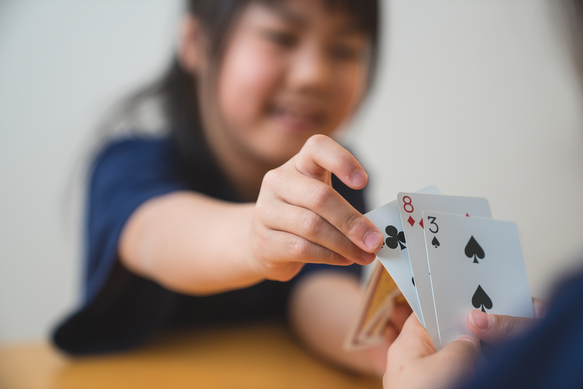 13岁女生可以打扑克吗