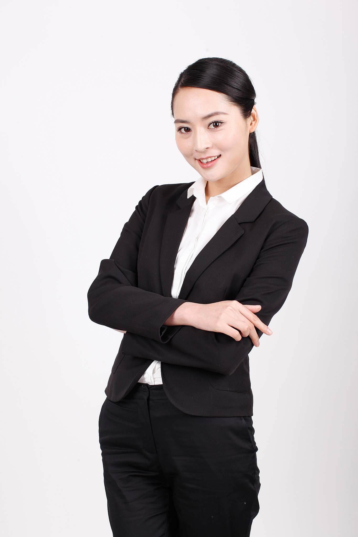 一个站立的青年商务女士