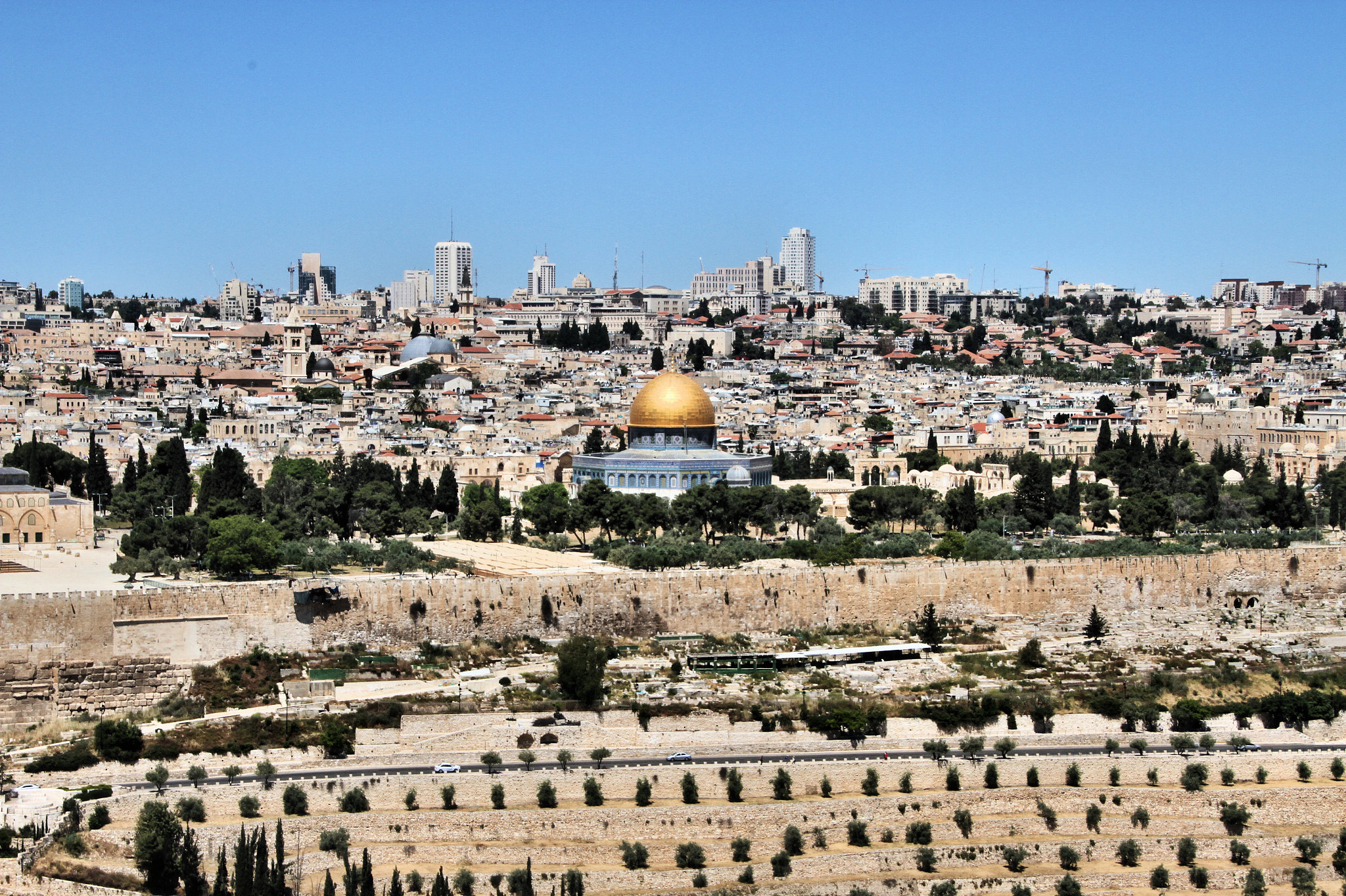 a picture of jerusalem showing the dome of the rock taken from t