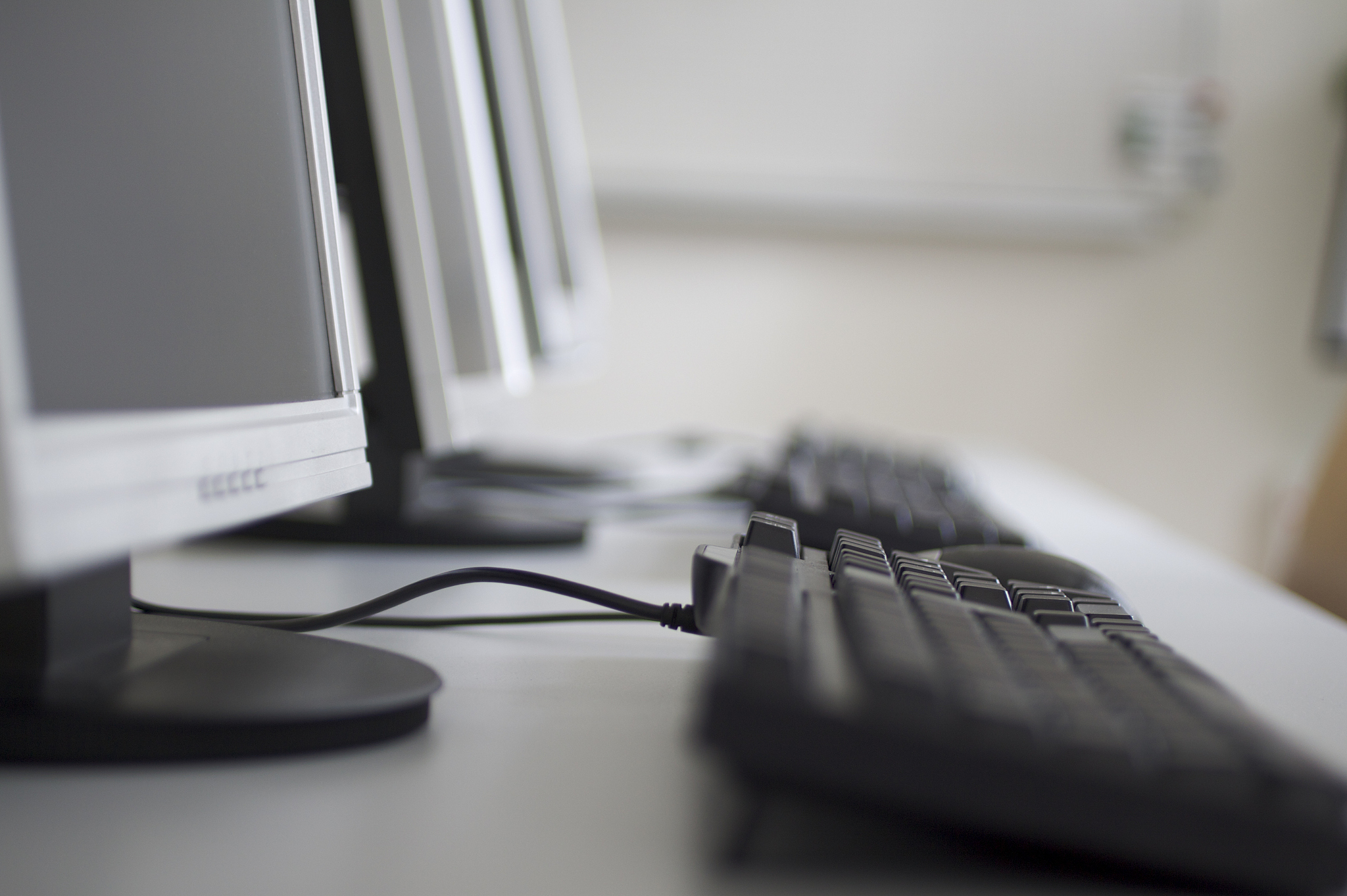 笔记本电脑关机后插着电源还会耗电吗？宿舍限电400w该注意什么