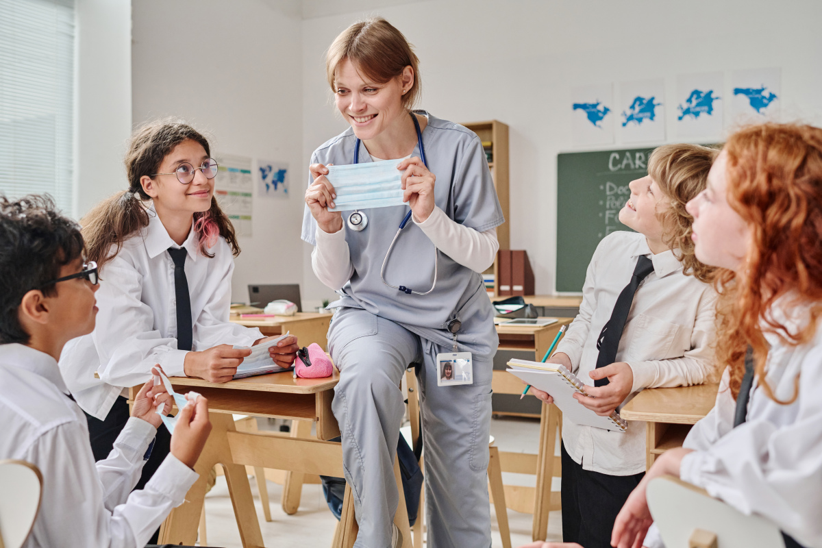 correct the sentence Ive lost contact with all of my teachers from elementary to high school but I do keep in touch with a couple of my university professors Like I do keep in touch with my English pr