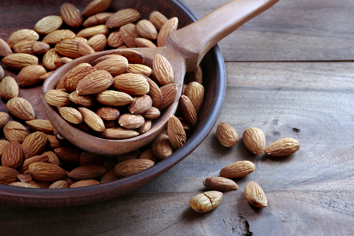 葵花籽能不能算坚果他可以经常吃但是不知道营养能否和核桃、杏仁比