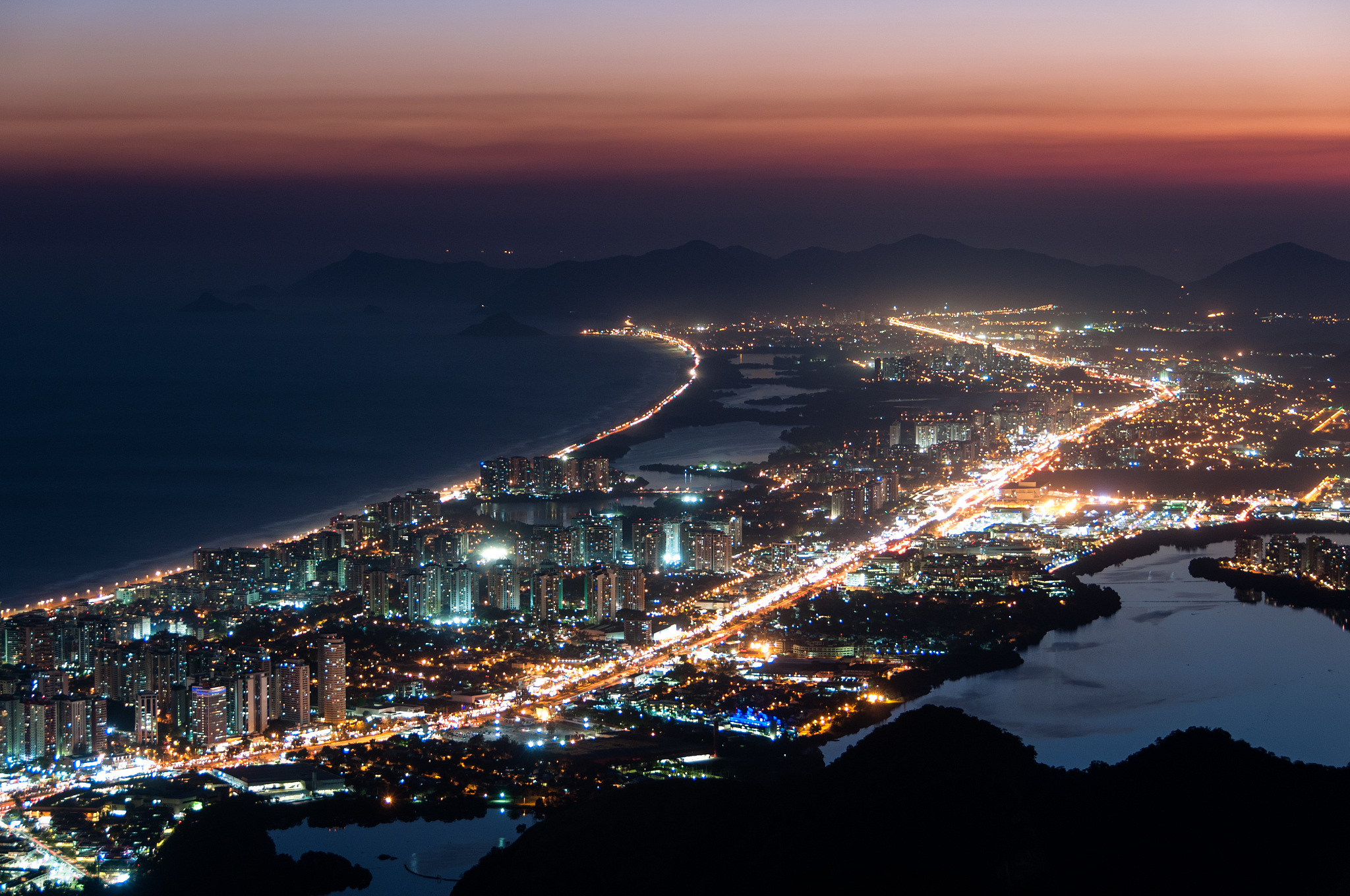 barra da tijuca at night