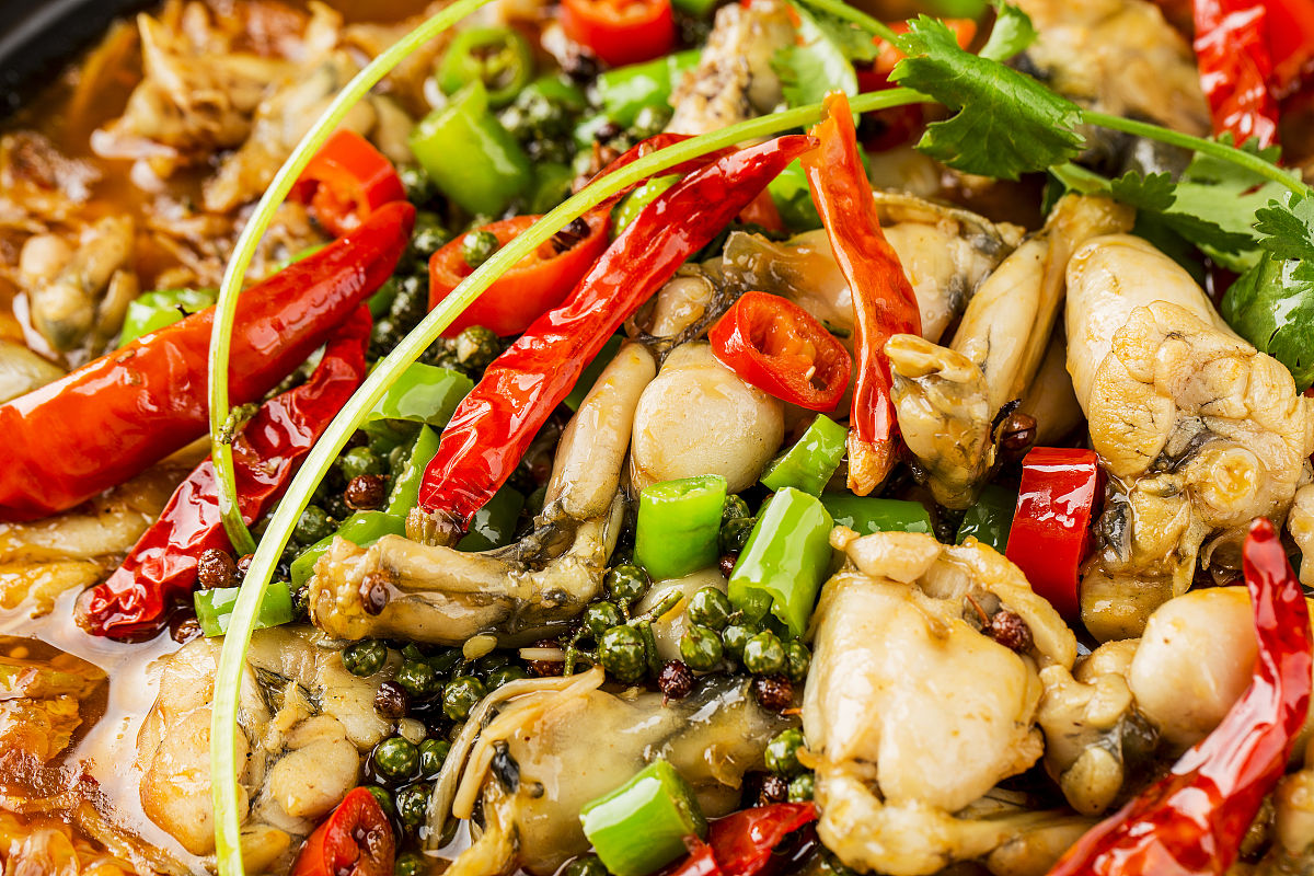 蛙肉的美味形容词：鲜美、清香、营养丰富