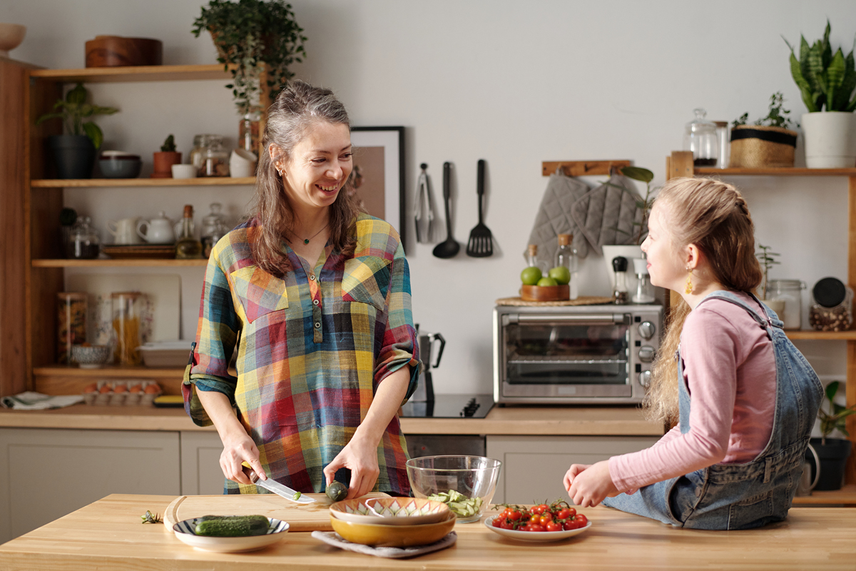Mom Cooking Rice: A Kitchen Tale of Smells, Burns, and Patience