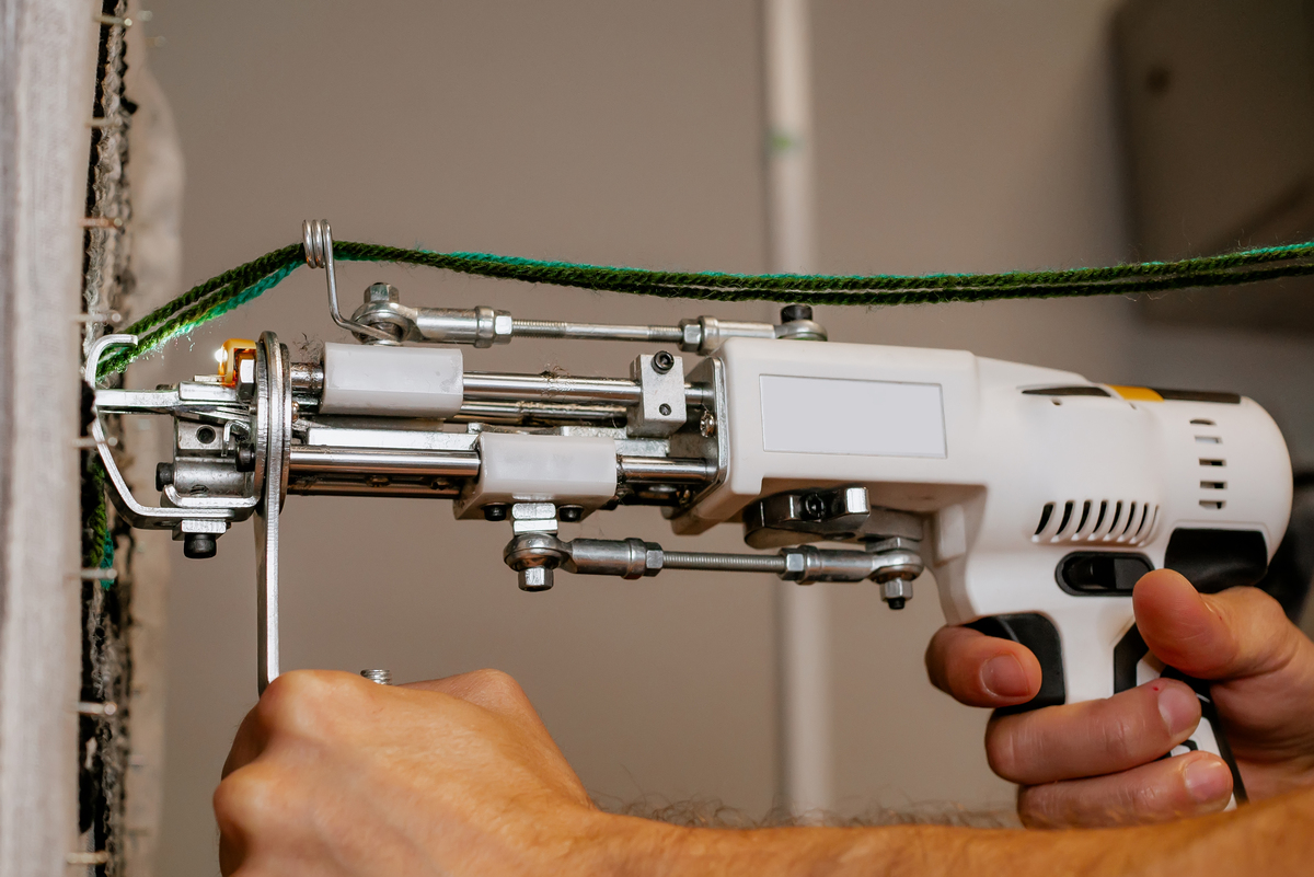 M3 黄油枪：电影里的“神剧”道具，现实中的润滑神器！