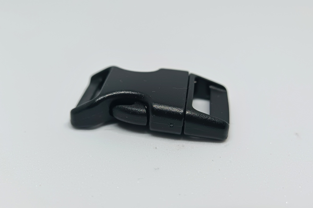 汽车氛围灯卡扣装置：提升驾驶体验，保障安全