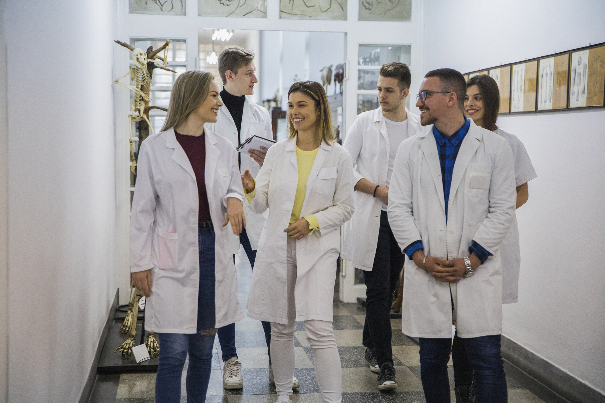 请你帮我简单写一段2分钟的英语自我介绍用来面试中日友好医院中西医结合肿瘤病学专业硕士研究生