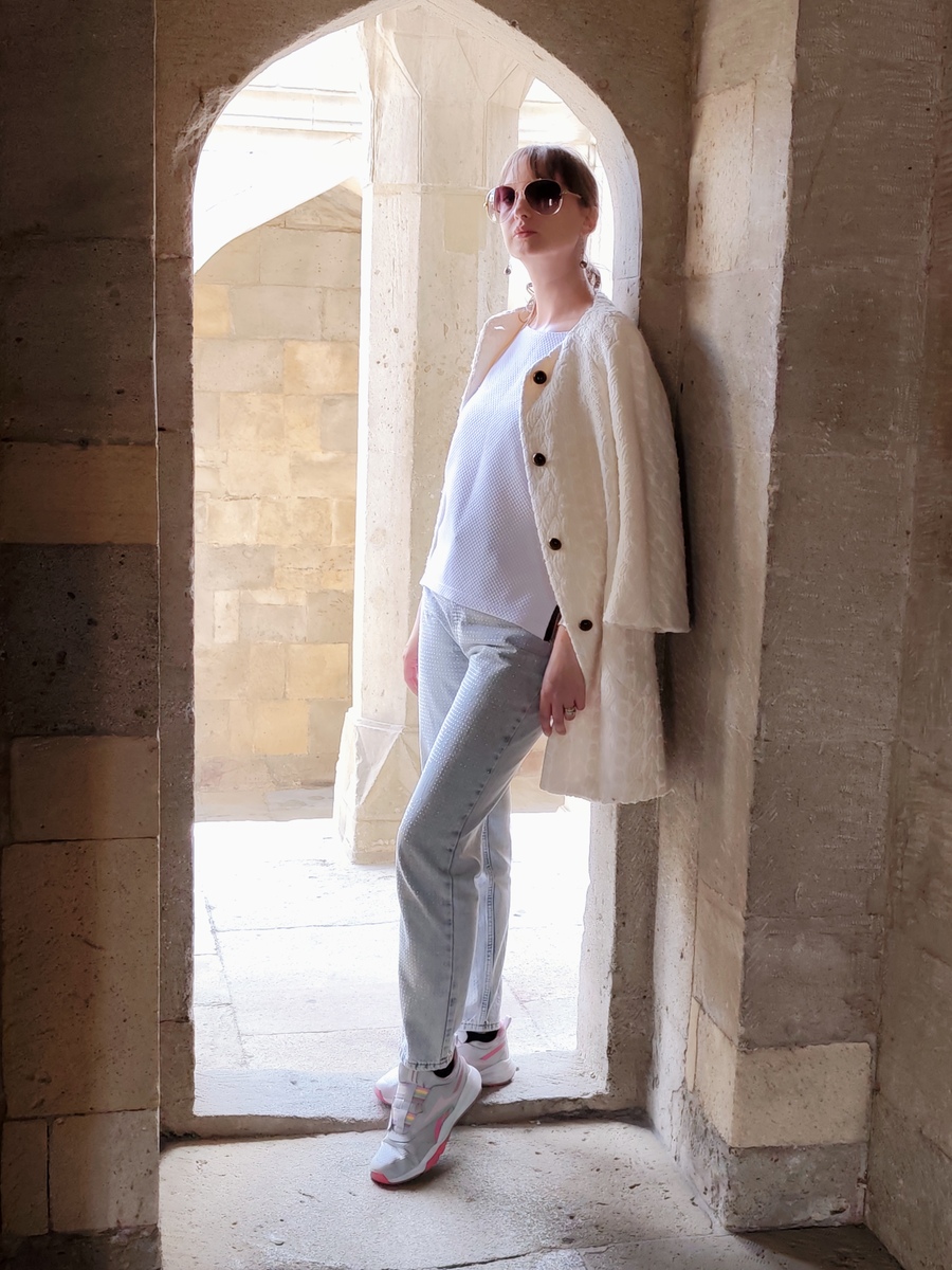 10 Stylish Ways to Wear a White Blazer: Outfit Ideas for Every Occasion