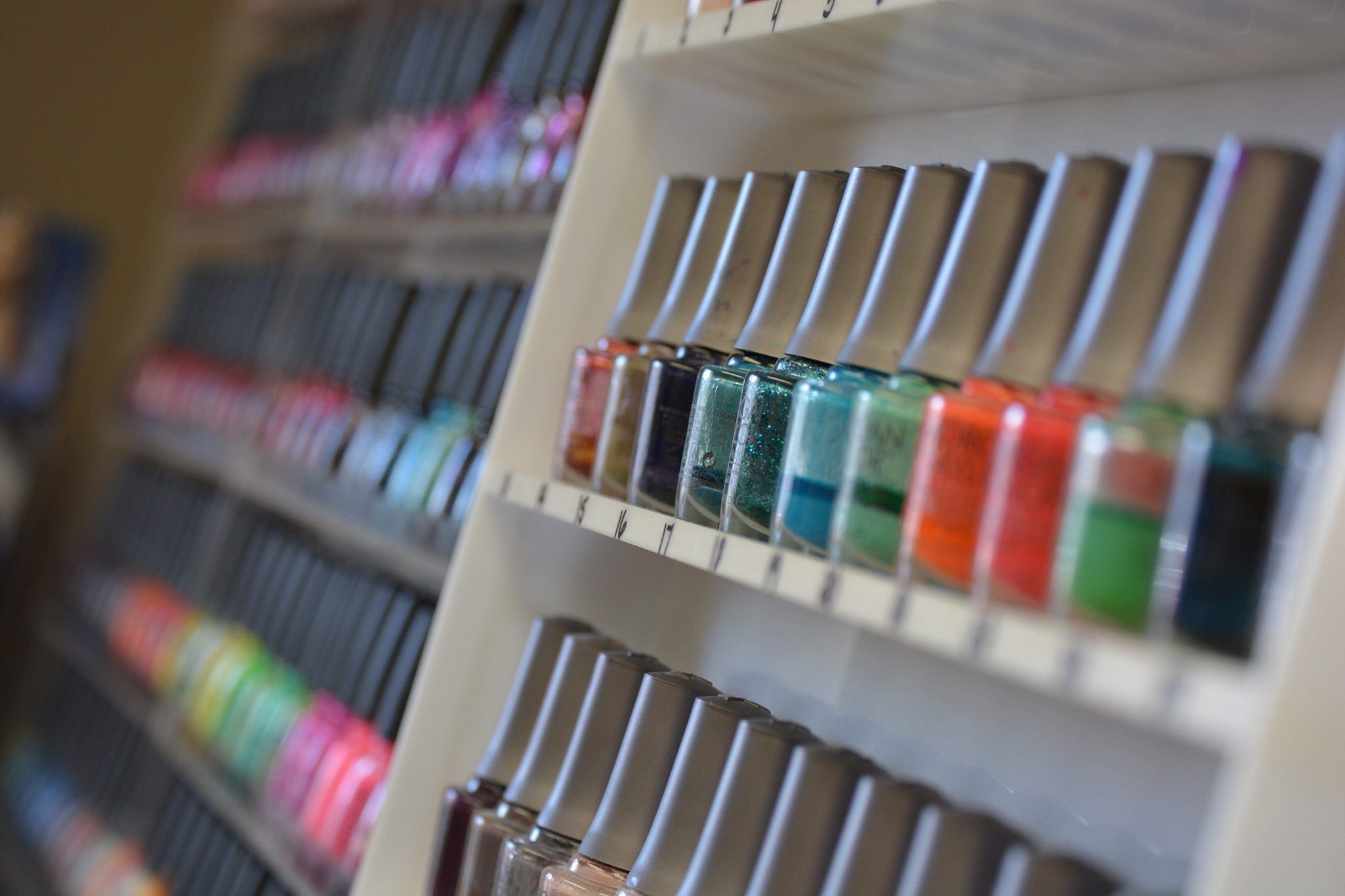 哈尔滨工业美术设计学校美容美体专业：实用技能，广阔前景