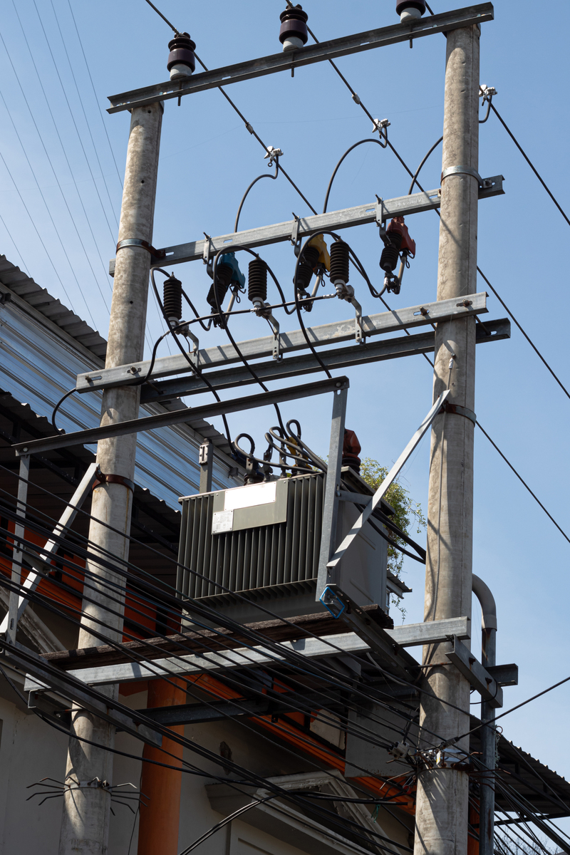 电力线路过载的后果：火灾风险、设备损坏和电力系统不稳定