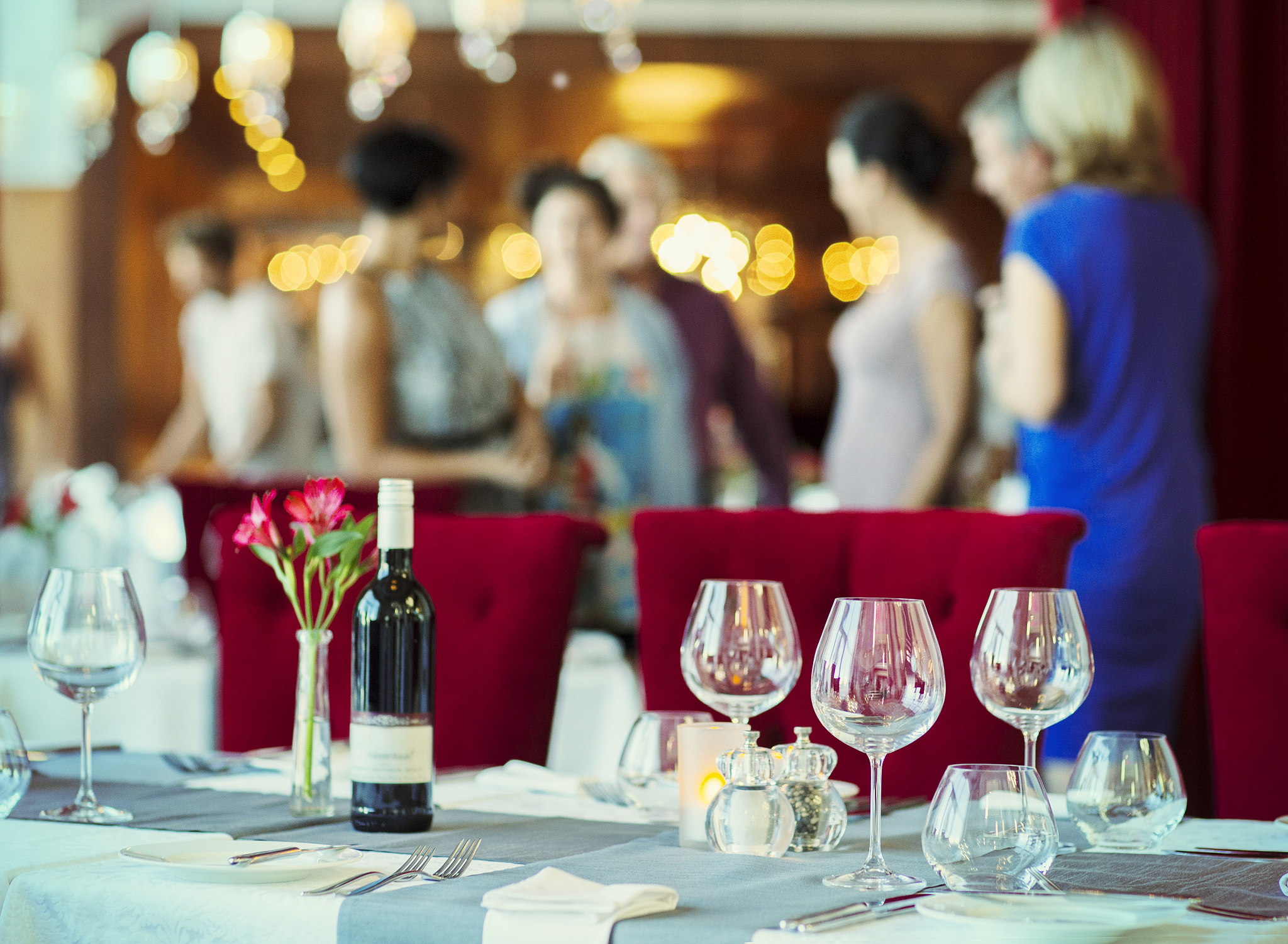 大会小会皆聚会 下联：社交聚会时刻宴会 - 寻找完美聚会方案