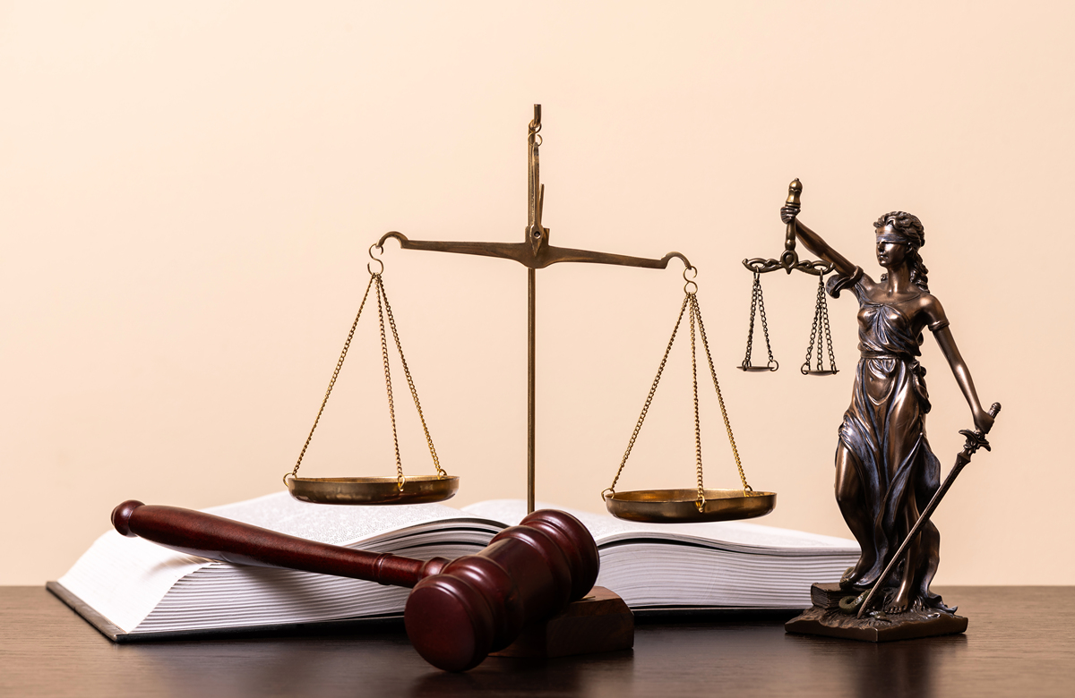 法官职责：维护法律和公正审判