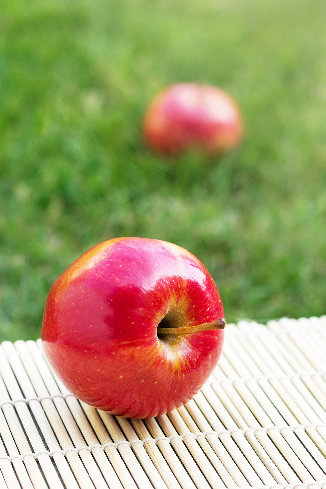 red apple