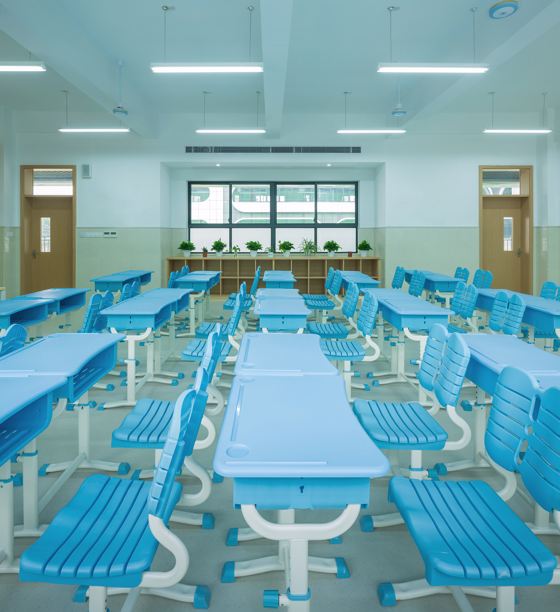 鹤山职业技术高级中学设施设备 - 完善的学习、实践和职业技能培养环境