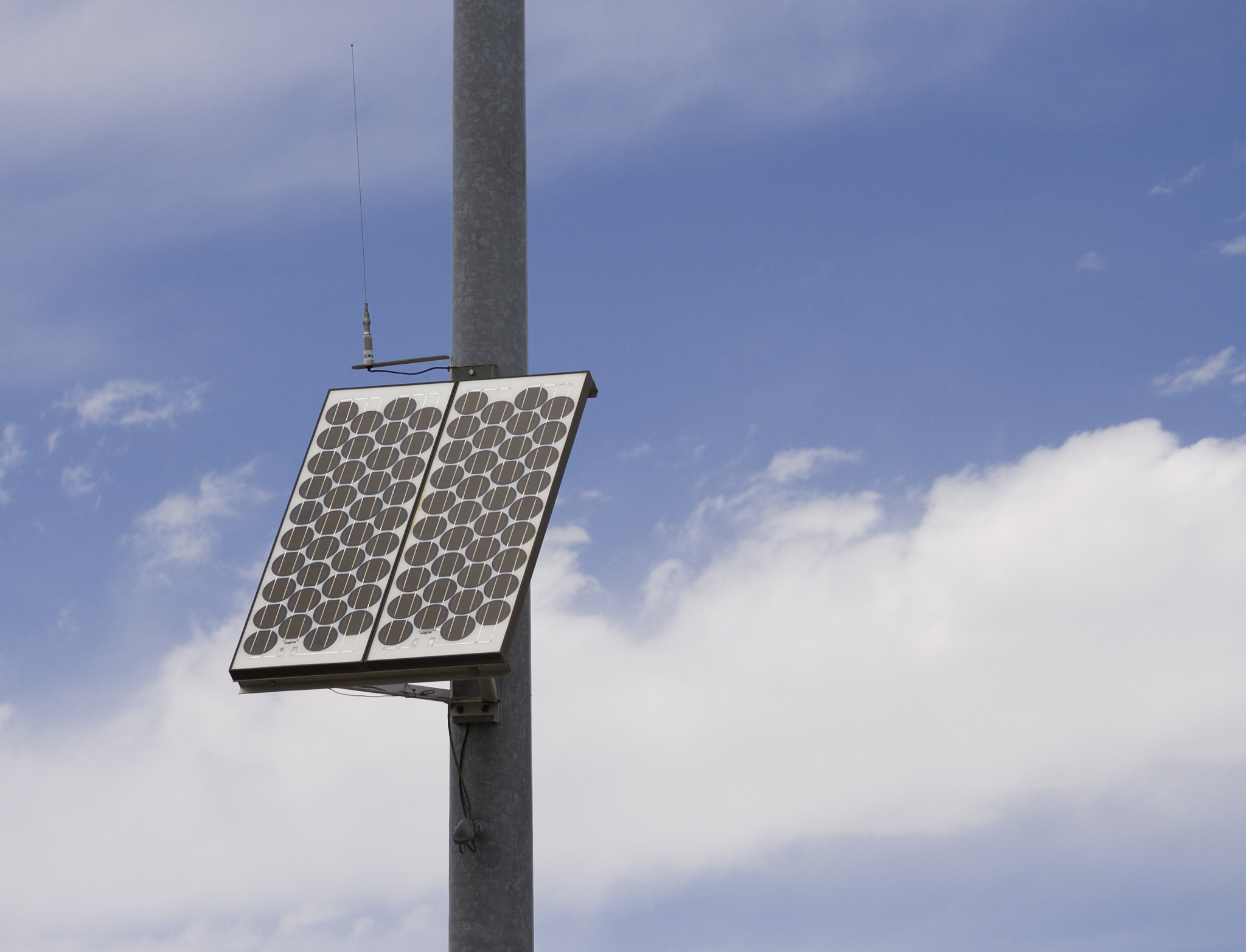 列举一个太阳能电池在军事领域的应用案例