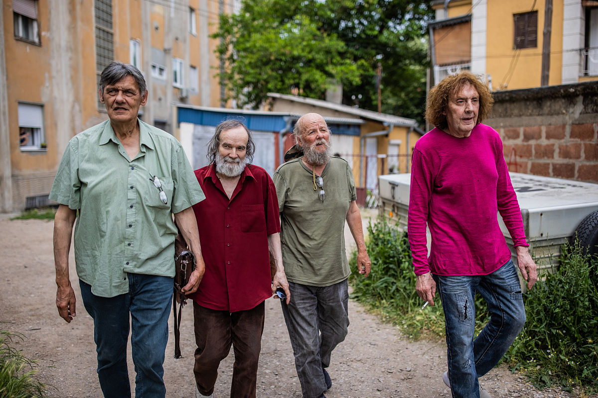 给我一篇不跑题的不重复的Three Fingers of patience 的续写 英文的