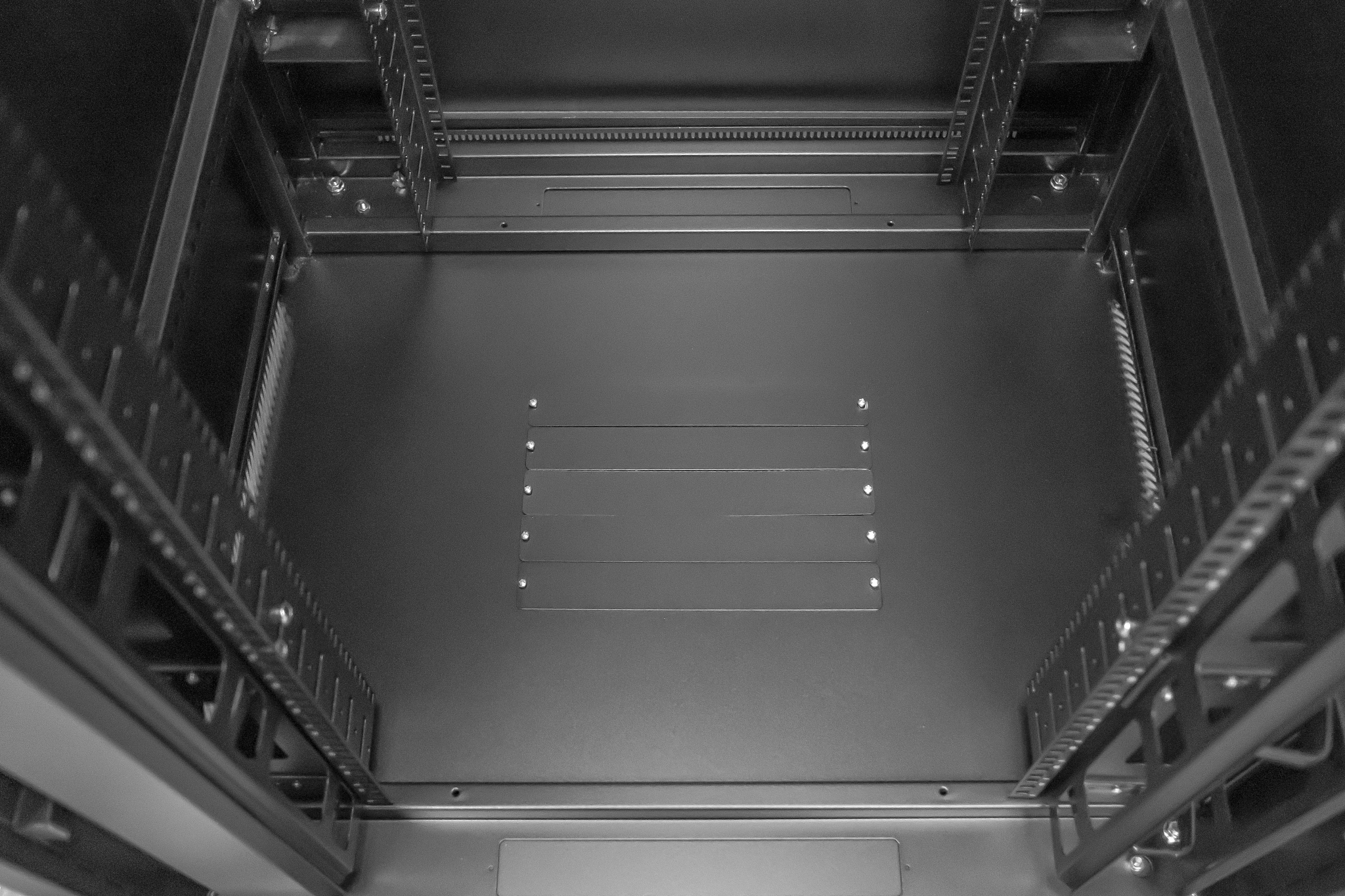 封闭结构暗室照明硬件平台设计：安全、稳定、灵活