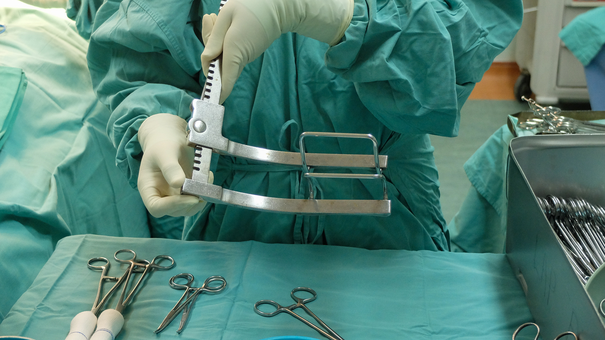 midsection of surgeon working in hospital