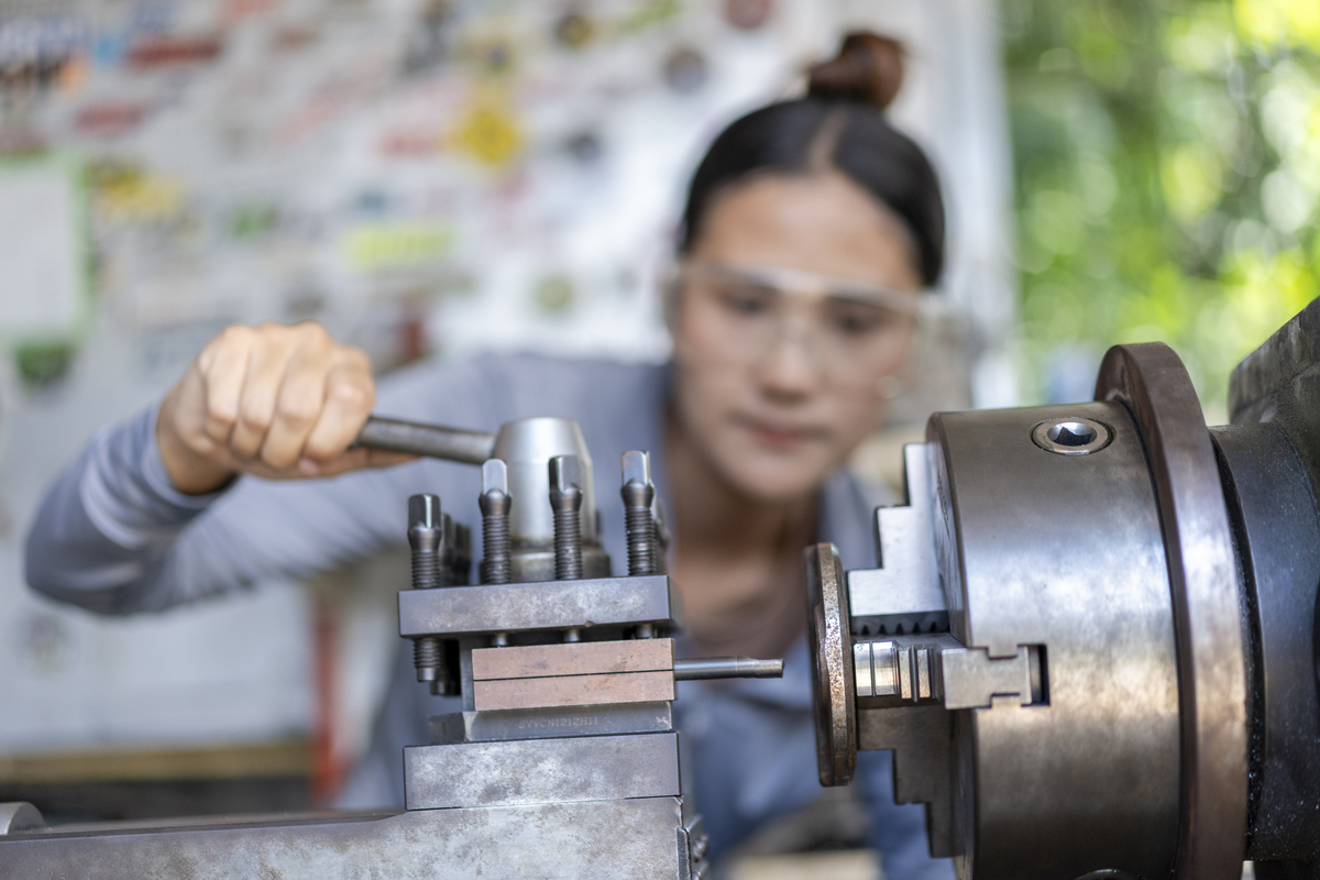 西安瑞特斯仪器仪表有限公司实习体验：机械工程专业学生机械零件质量检查工作