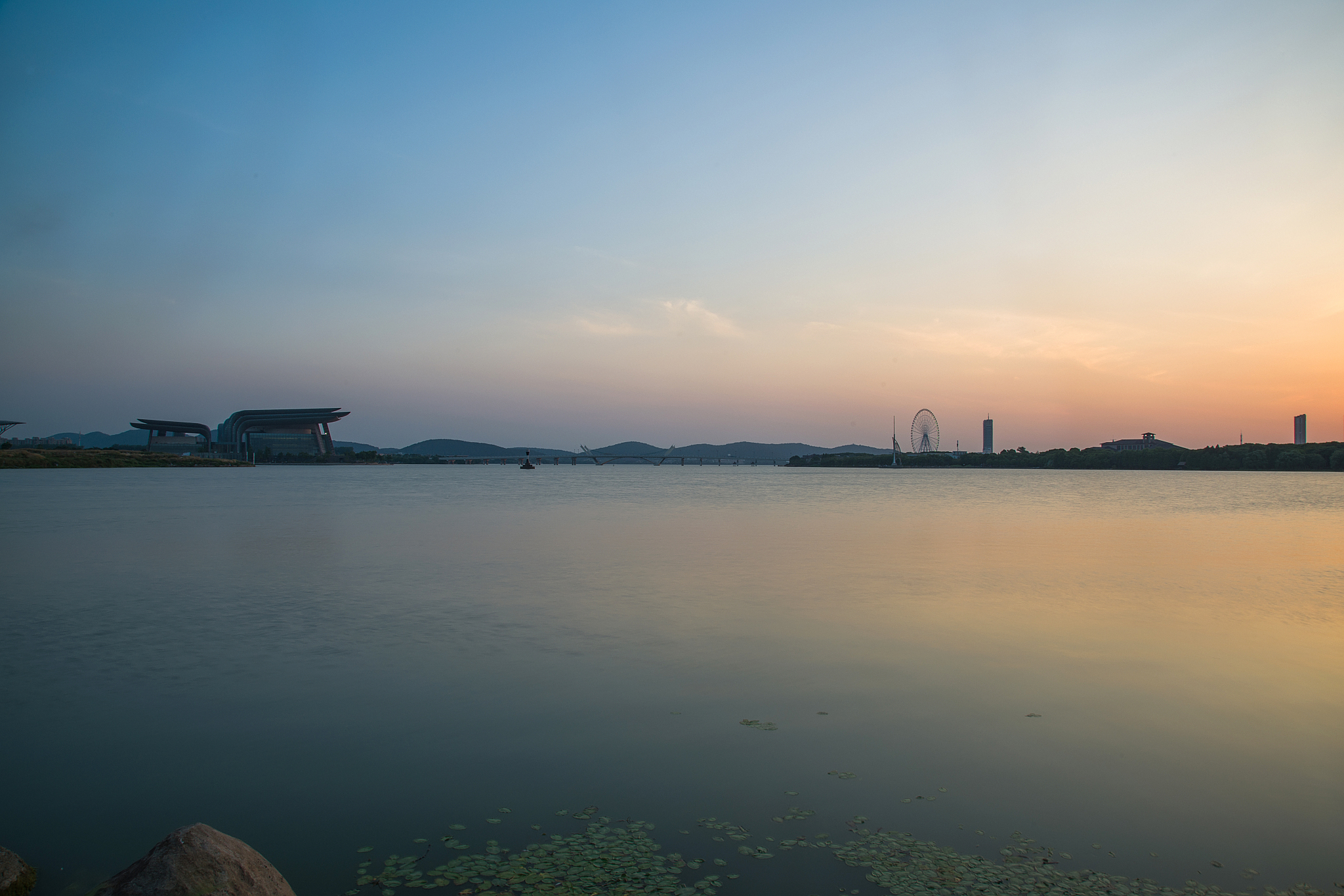 苏州旅游与财经高等职业技术学校表演艺术专业难学吗？就业前景如何？