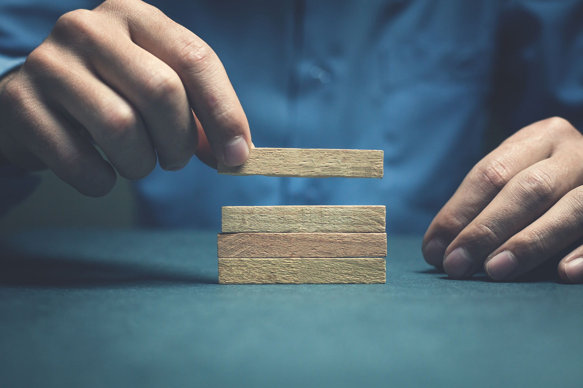 写一份在建筑公司进行商品房建设项目投标报价技巧与策略研究的实践报告不少于3000字。