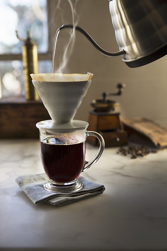 房东模拟器手游更新：全新角色、装修选项及优化体验！