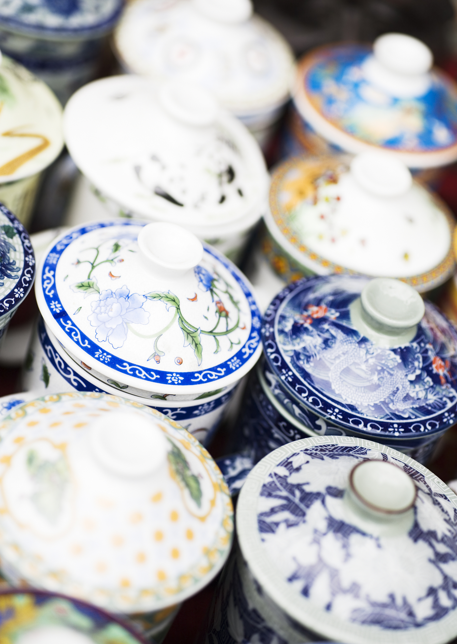 青彩珐琅制品：色彩鲜艳，设计独特，健康环保