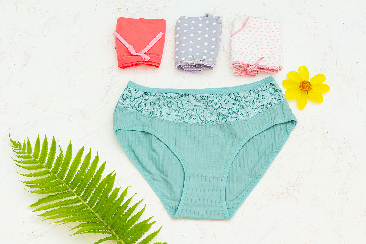 写一个有吸湿排汗、抗菌、防紫外线、防氧化功能的内裤的宣传文案