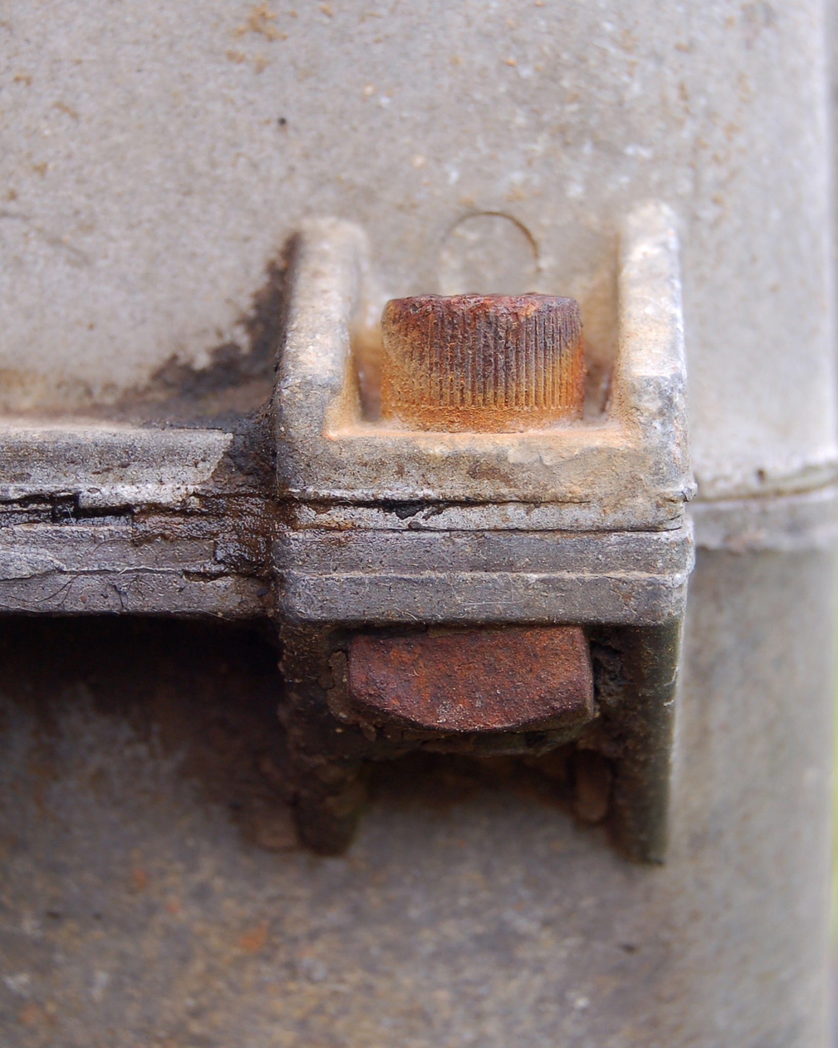 连接件锈蚀怎么办