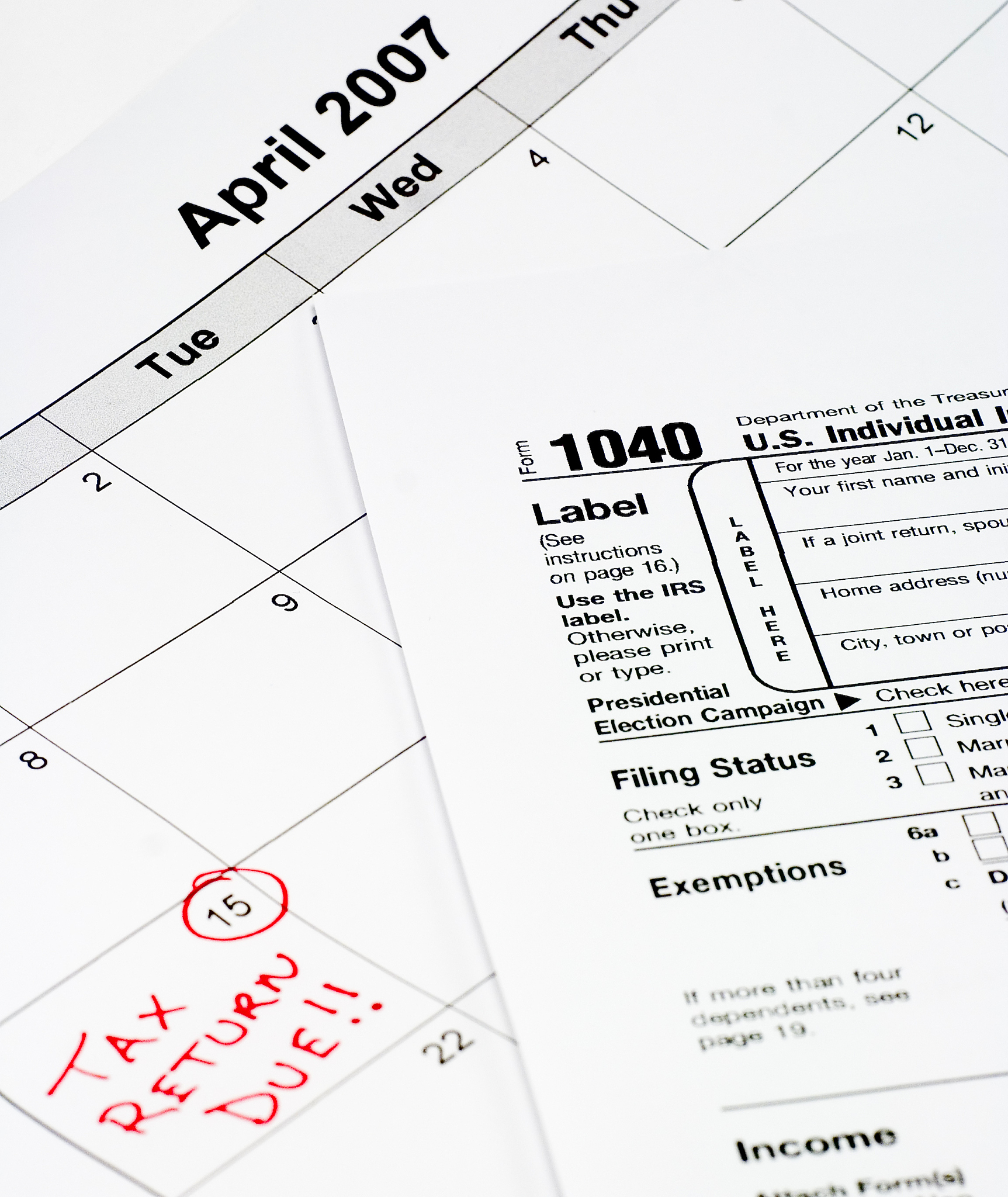 帮我把下面这段话用另一种表达方式表达：表格必须有表序、表题其中不加标点且期间留一字间隔。表序按其在文中出现的先后 用阿拉伯数字1开始连续编号 如表 3、表 4等。表题是指表格的名称。表题要准确得体 简短精炼 必要时注明时间和地点。避免使用泛指性的词语作表题 如计算结果、对照表等。这样的表题缺乏专指性 不能使人一目了然。表题 包括表序 在表格上方。