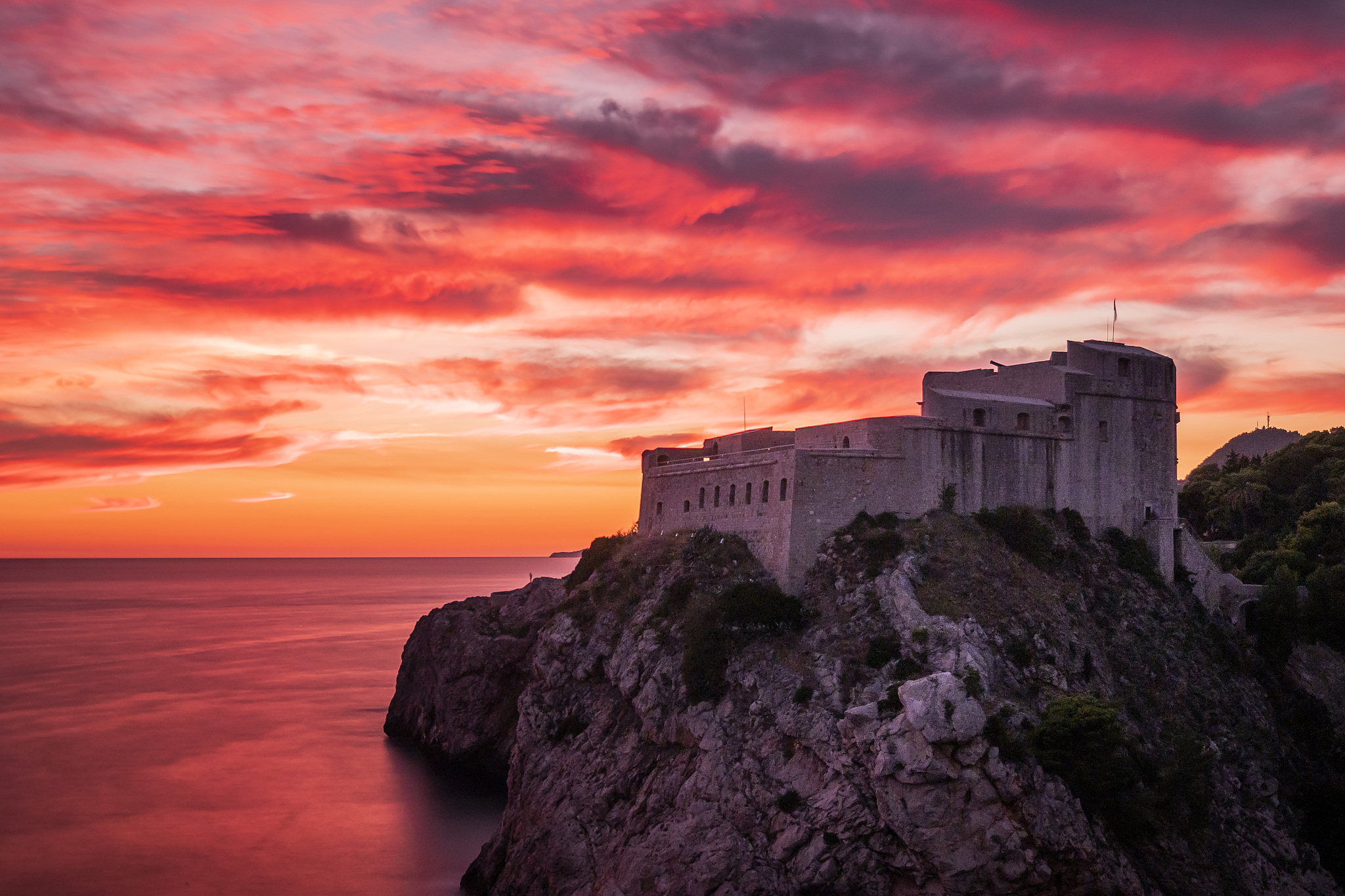 fort lovrijenac in colorful sunset in dubrovnik