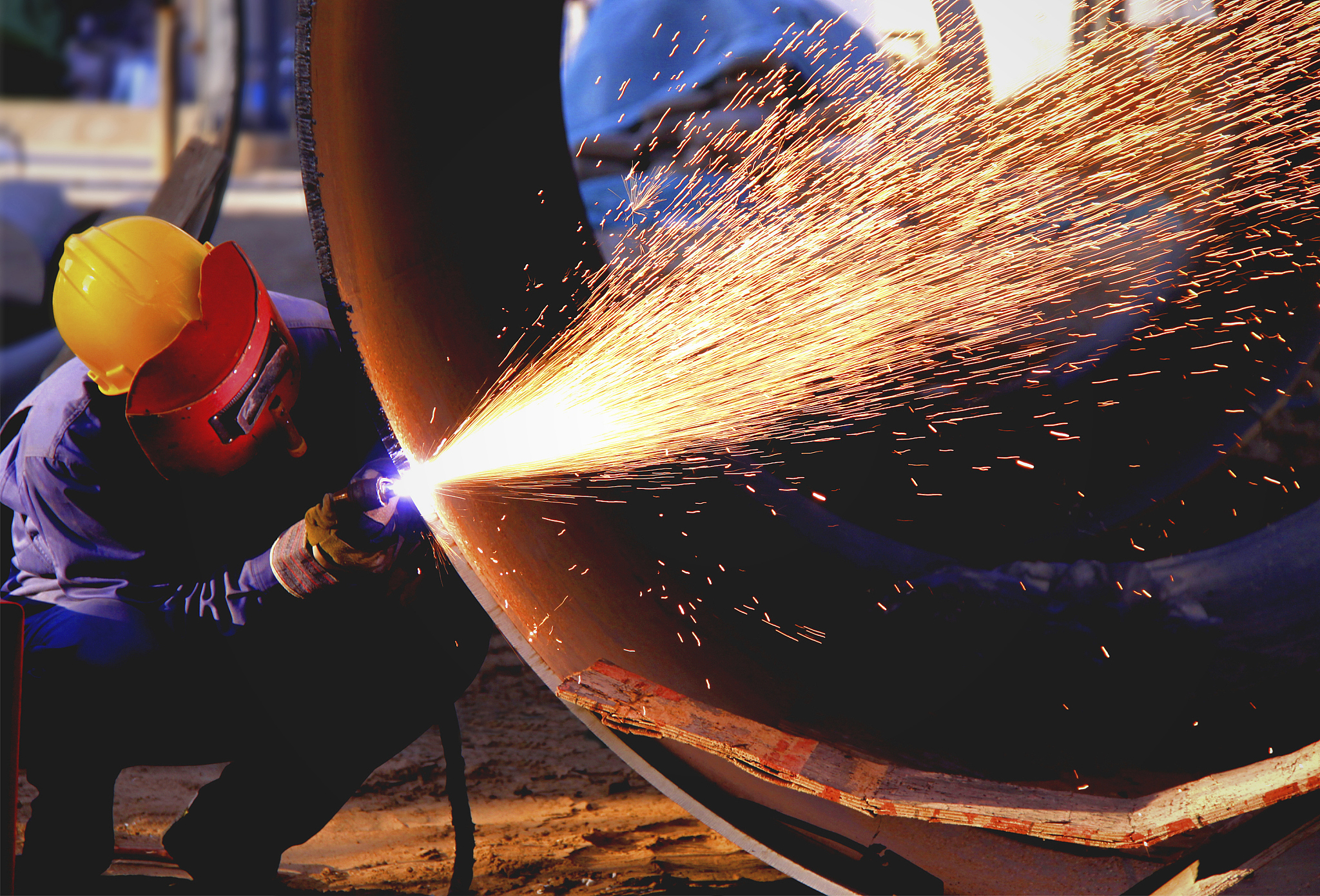 welder works sparkle