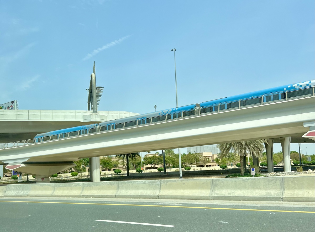 bridge_name = dbColumndbString30 # 桥梁名称 bridge_code = dbColumndbString15 # 桥梁代码 bridge_num = dbColumndbString15 # 桥梁桩号 road_num = dbColumndbString50 # 路线编号 road_jishu_level