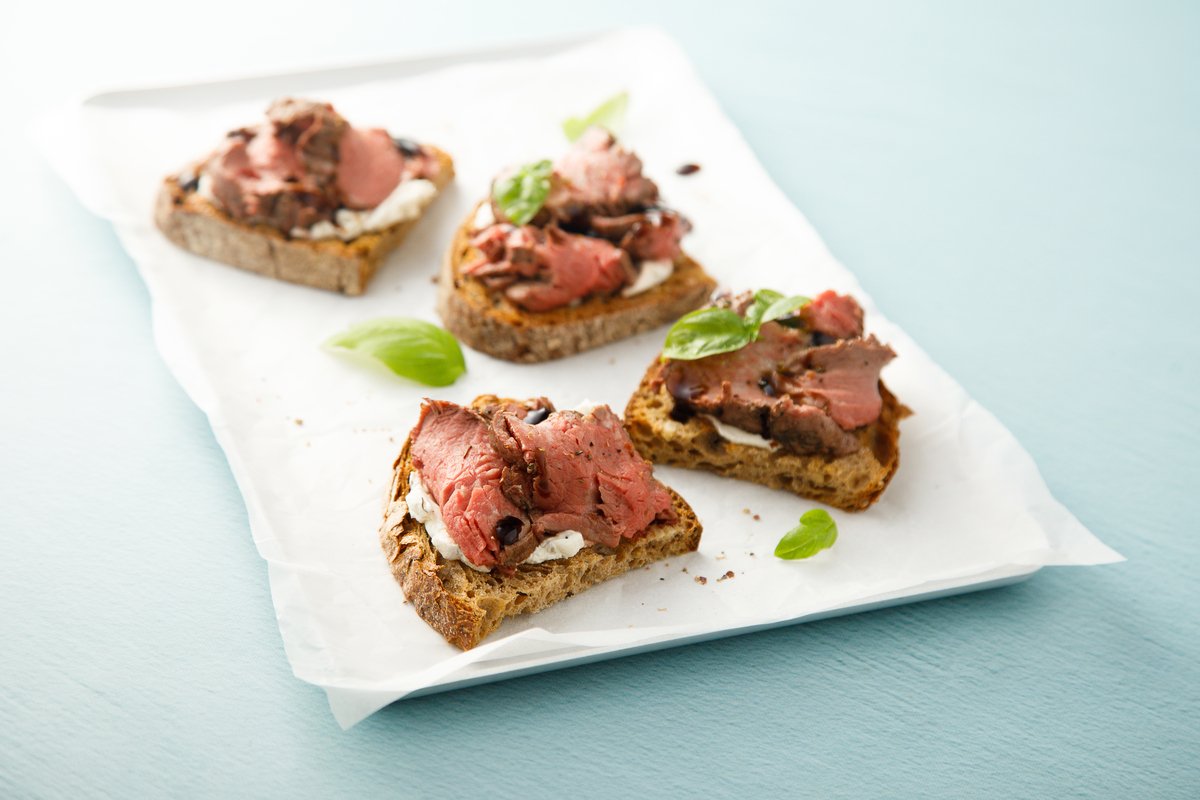 红烧肉中的炒糖色用英语怎么说The caramelized sugar used in braised pork belly is called stir-fried caramel in English衣食住行用英语怎么说