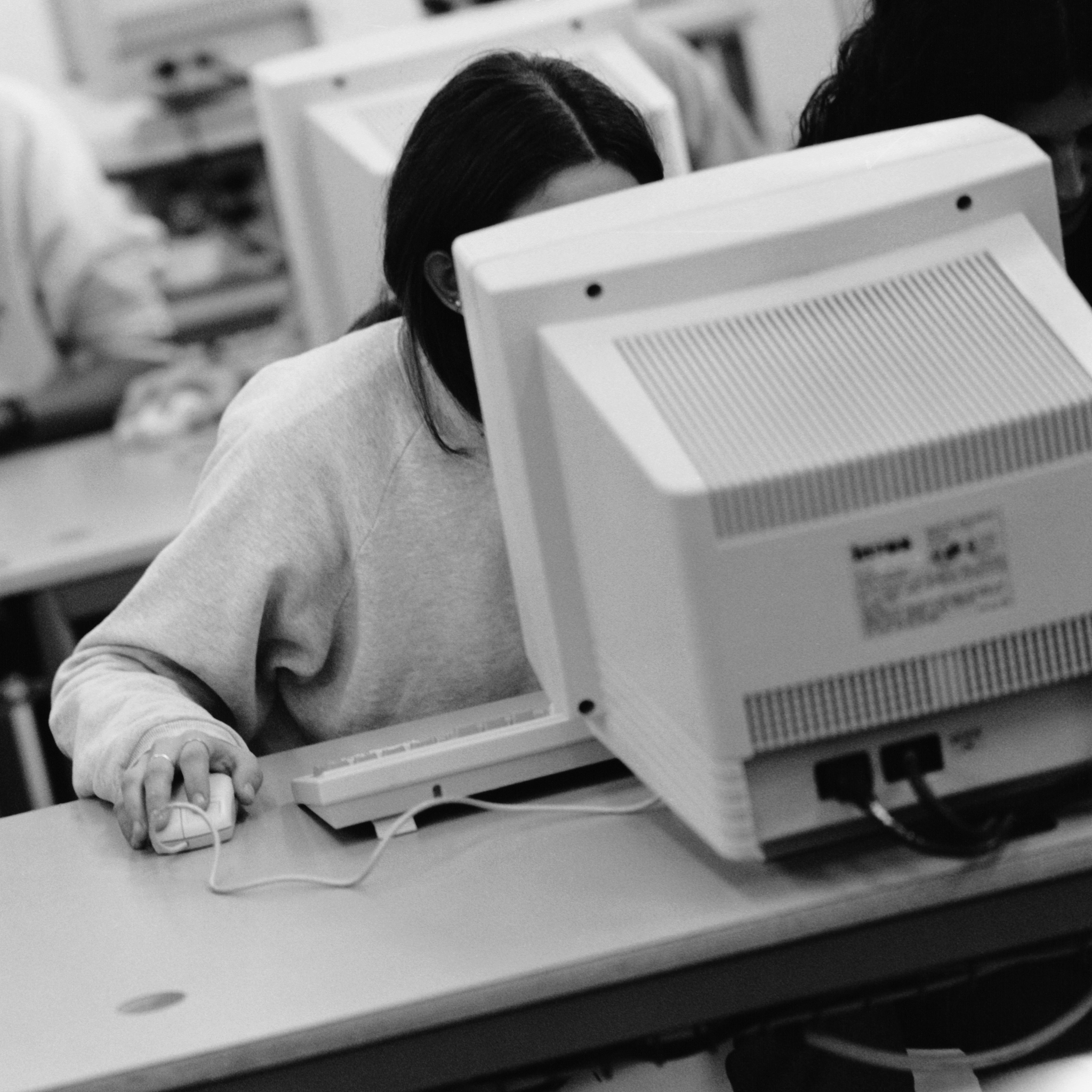 宿舍限电问题：计算机专业学生关于600W台式电脑用电的建议