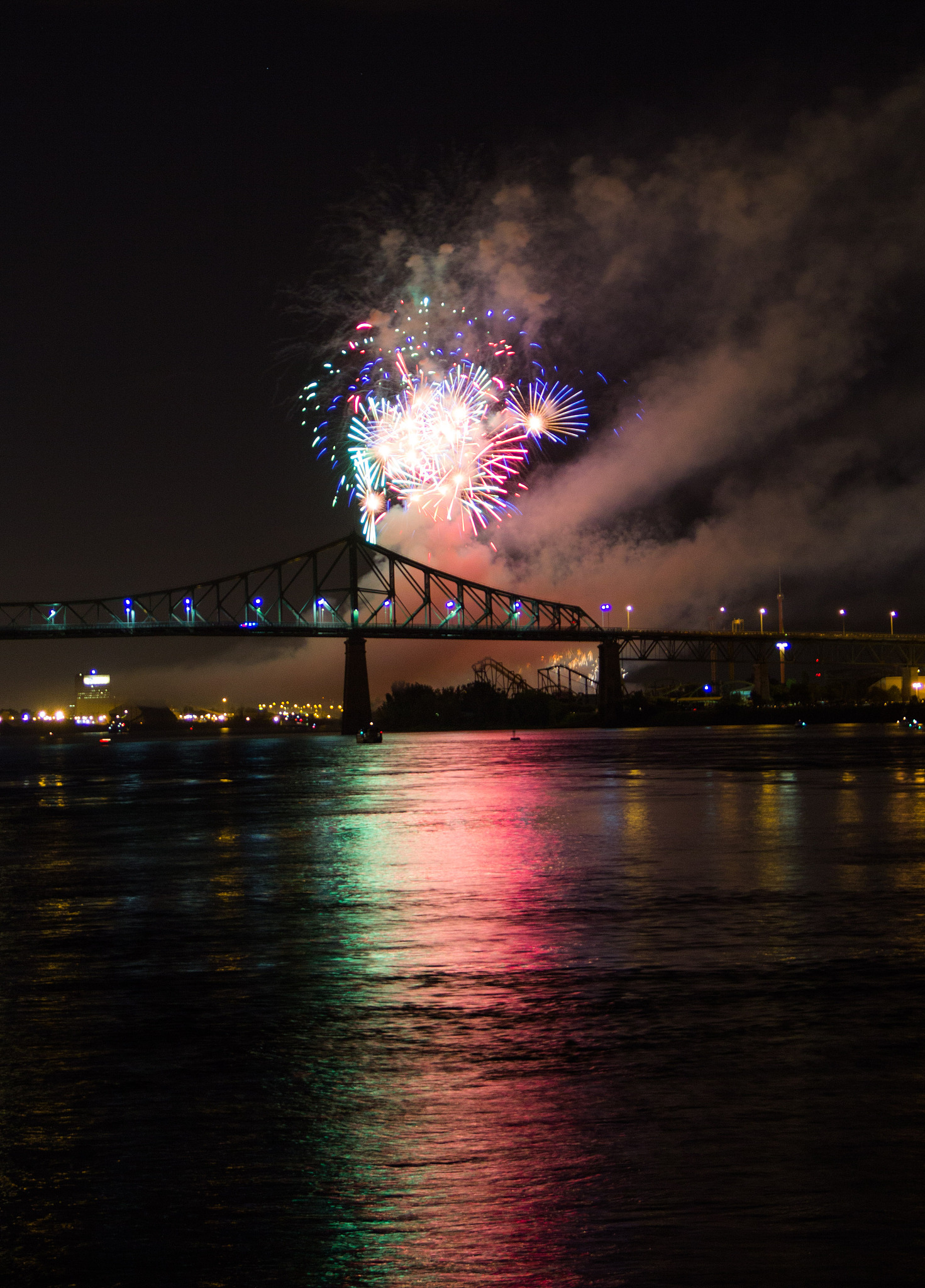 烟花爆竹生产经营运输和燃放活动许可证制度