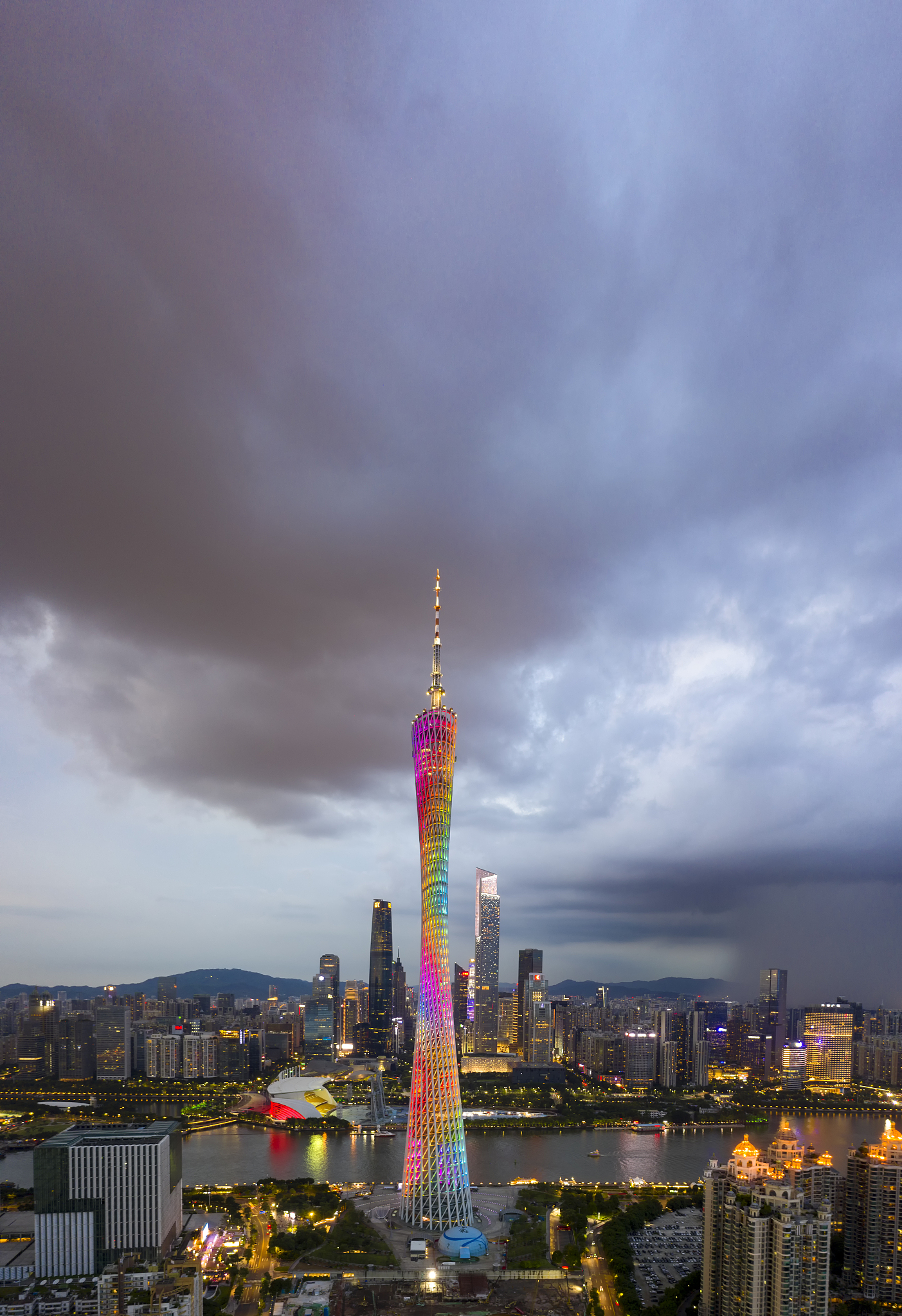 今天我需要去广州旅游请给一个旅游攻略大概两天。