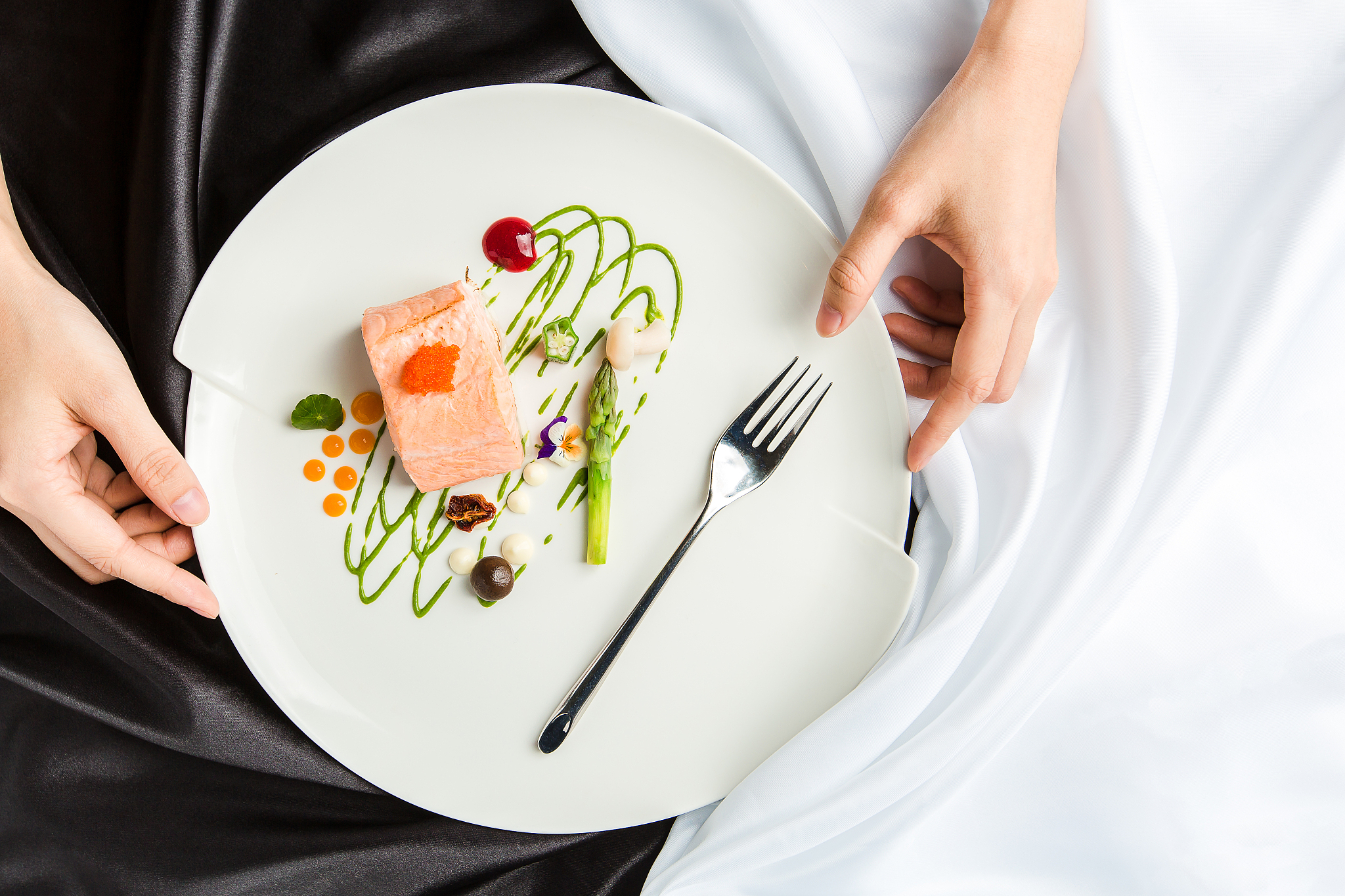 学习西餐烹饪需要掌握哪些技能？全面解析西餐烹饪知识体系