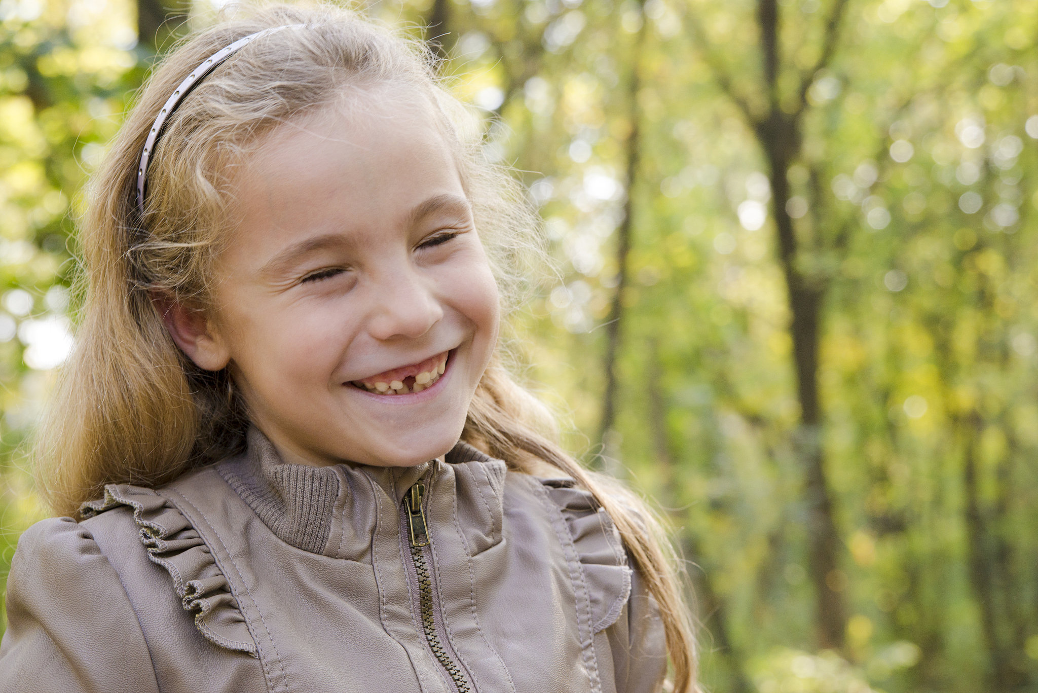 girl with missing tooth