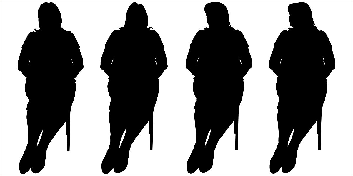 商务女士优雅地跷着腿坐在椅子上.四个女人坐在一排,一排.会议,商务午