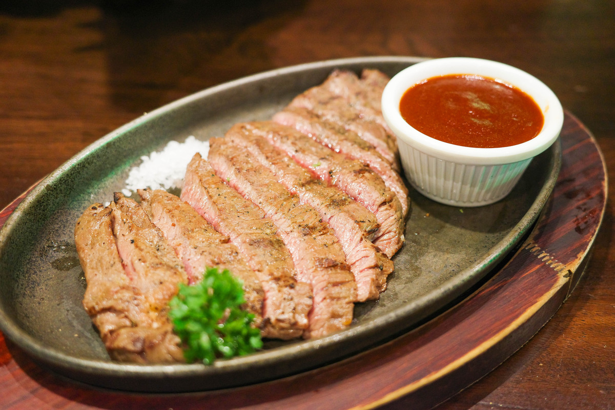 脆皮牛肋骨：外酥内嫩的极致口感体验