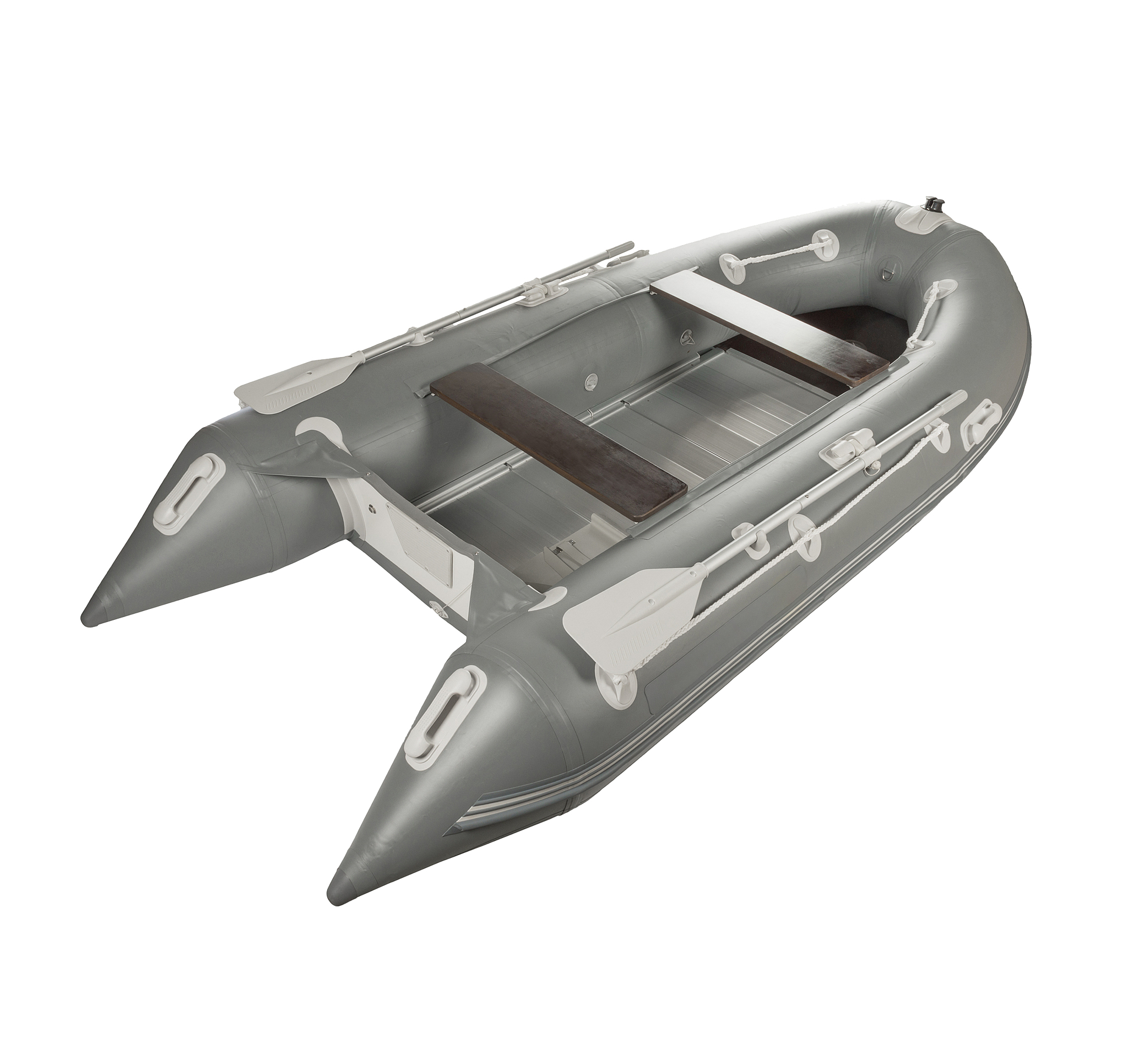 The ship is moored on the starboard side and is ready to use shore cranes for unloading Considering the risk of cargo falling in addition to the cargo hold we also focused on inspecting the starb