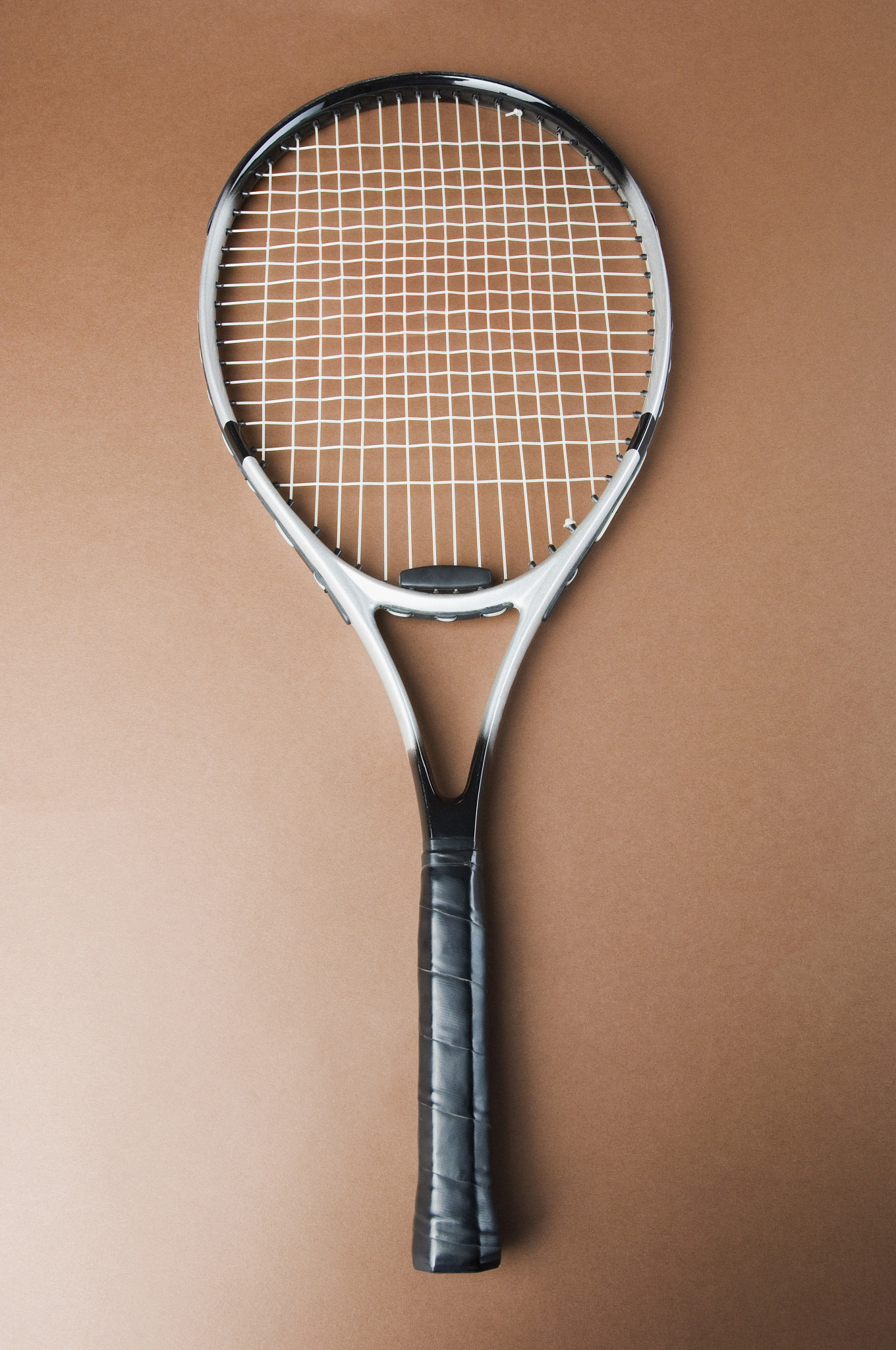 Wilson联名Jack+Kramer网球拍搭配什么线好看帮我用200字详细描述